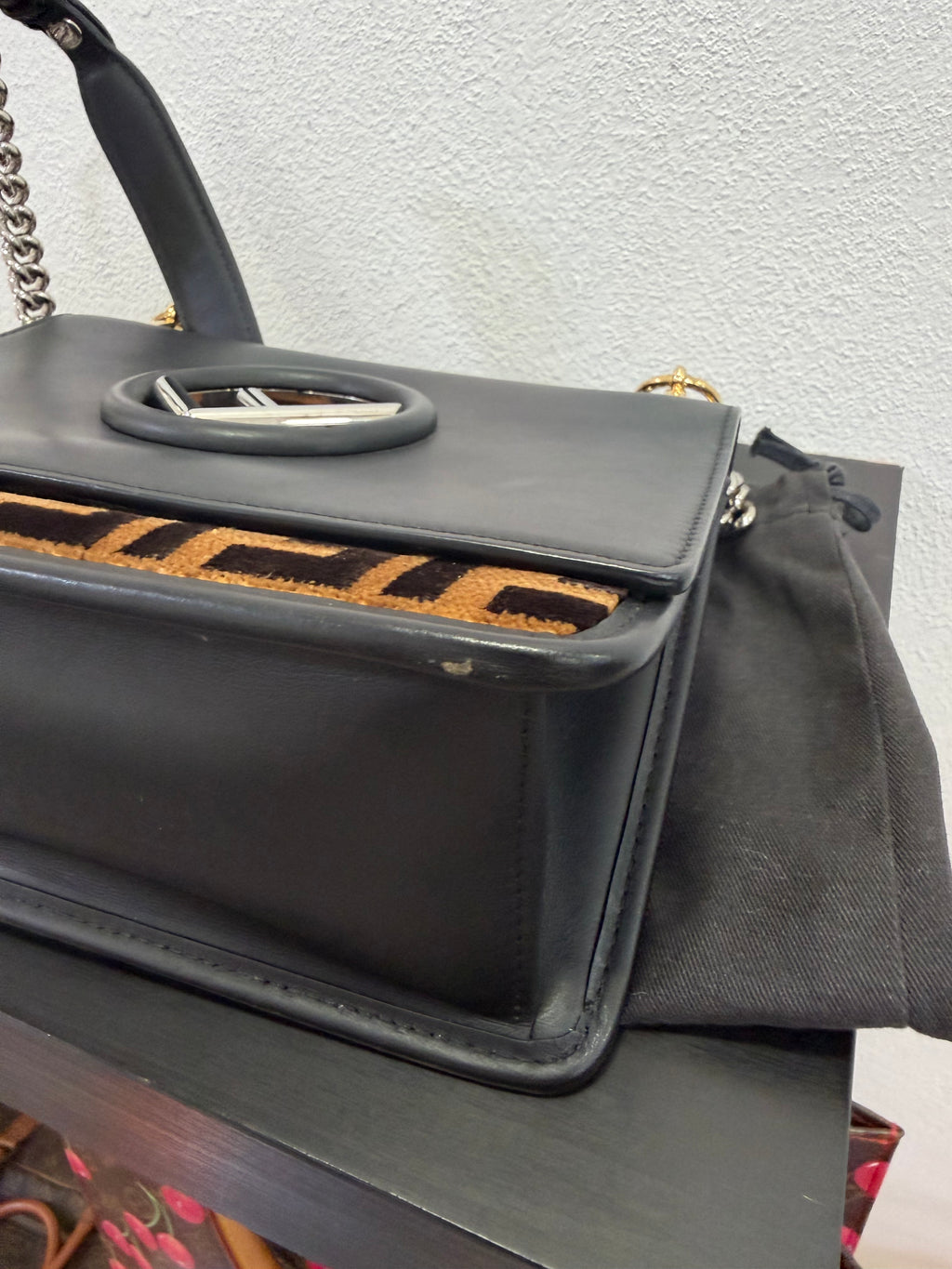 Fendi Kan I in pelle nera e velluto FF