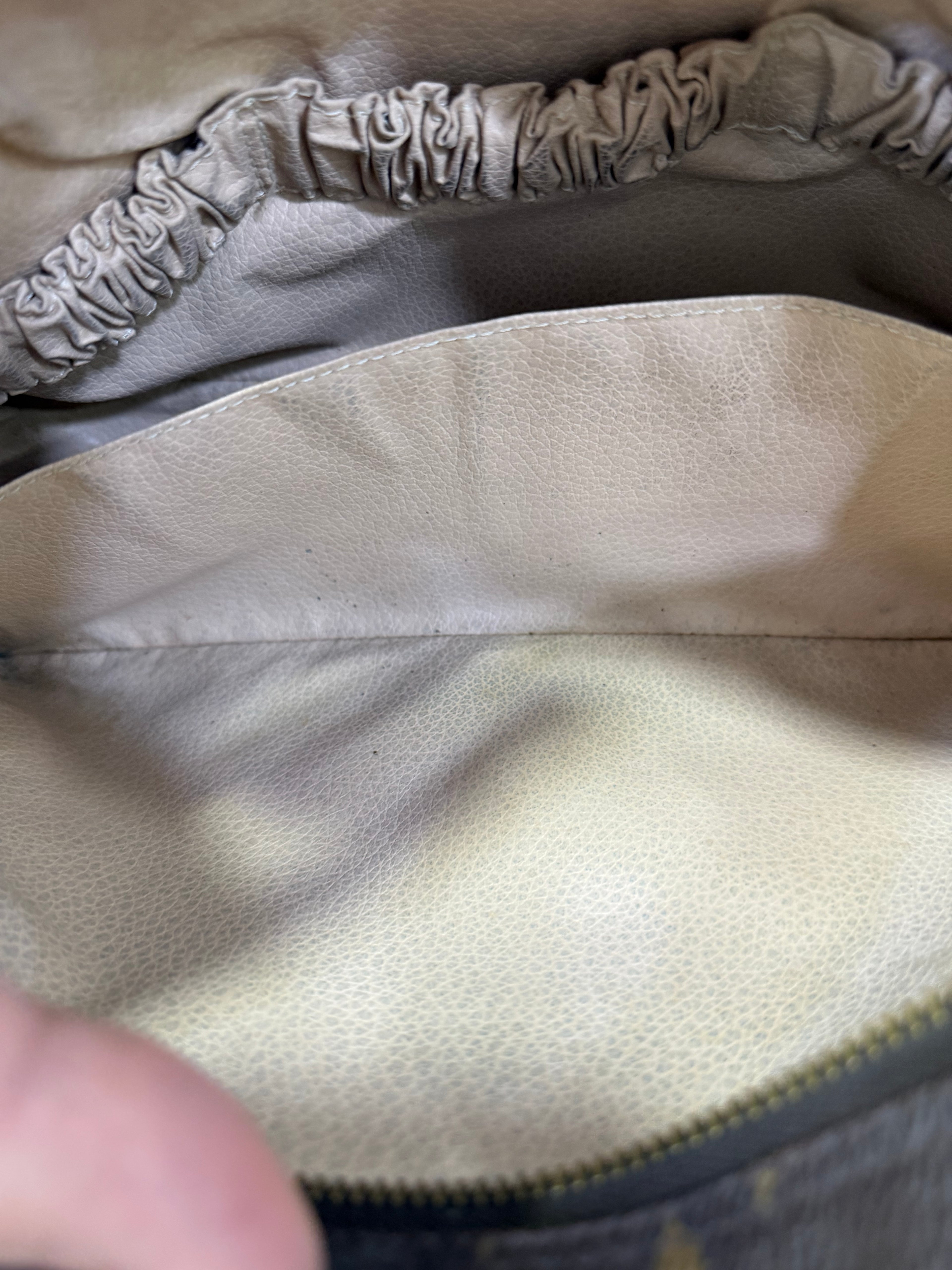 Louis Vuitton trousse 28