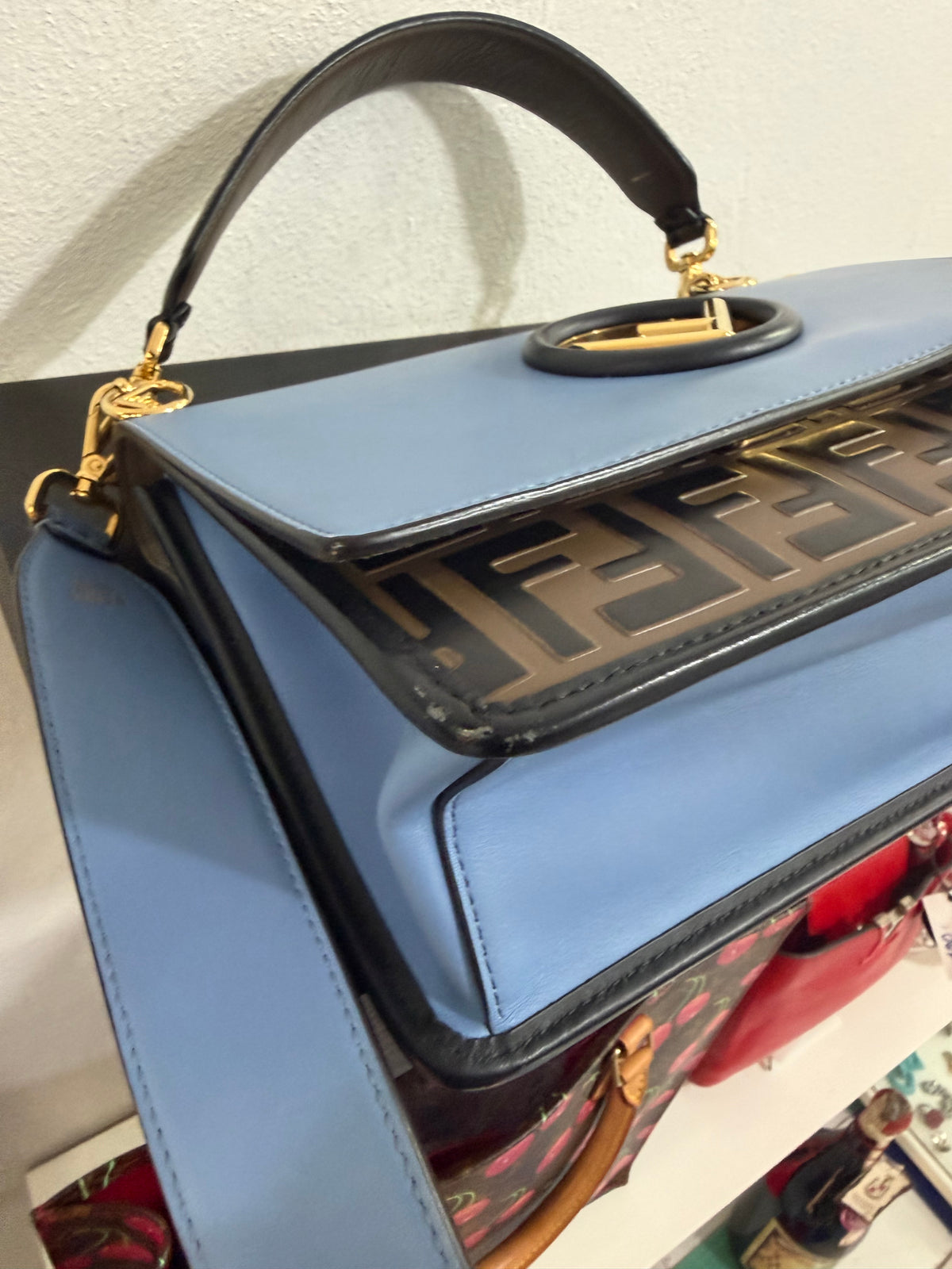 Fendi Kan I Medium in pelle Blu e FF