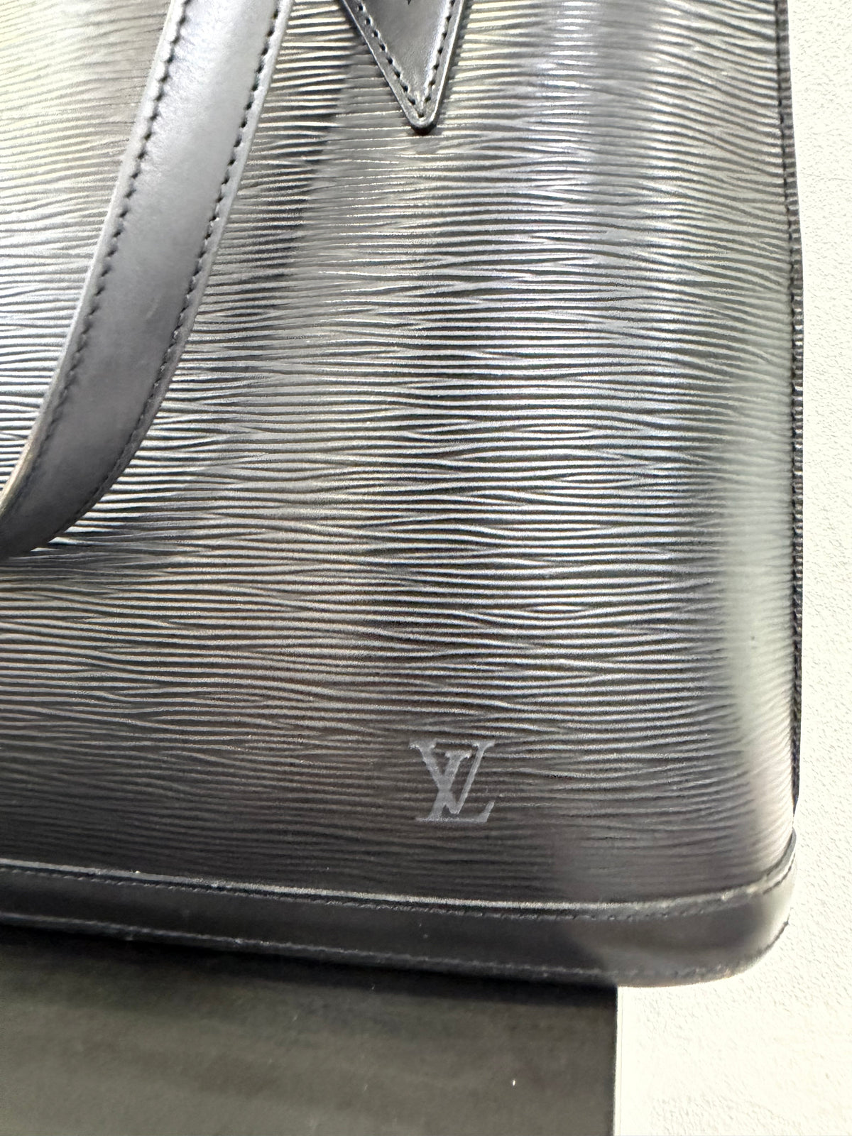 Louis Vuitton Lussac Epi Nero