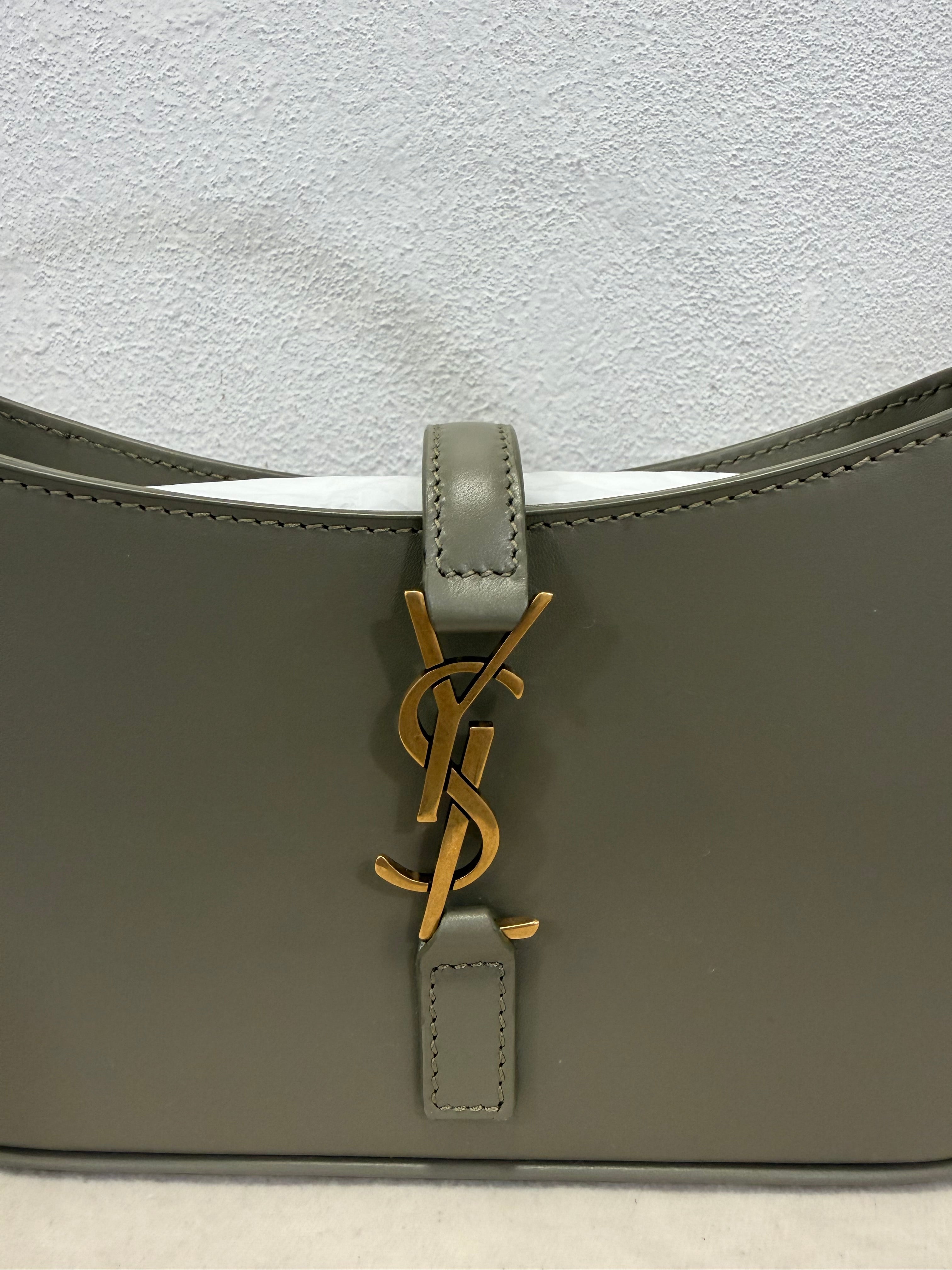 Saint Laurent Le 5 a 7 Hobo Mini