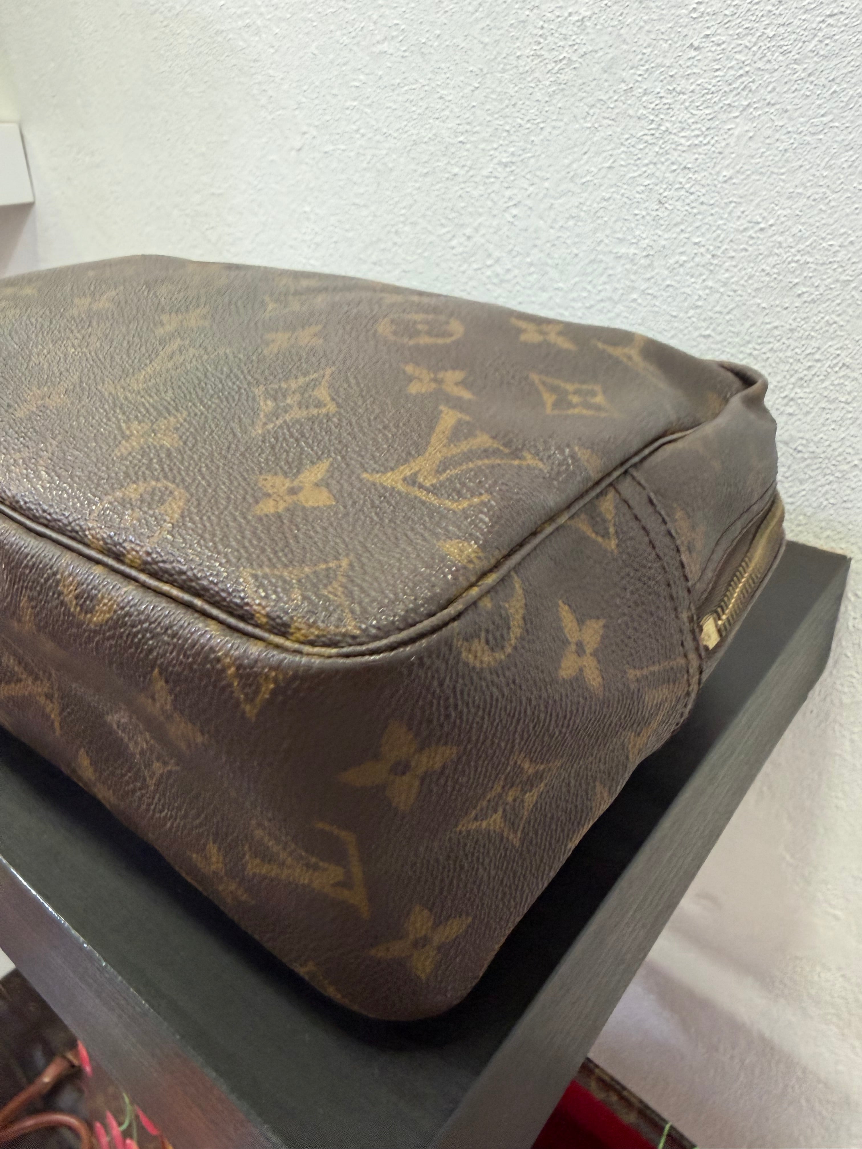 Louis Vuitton trousse 28
