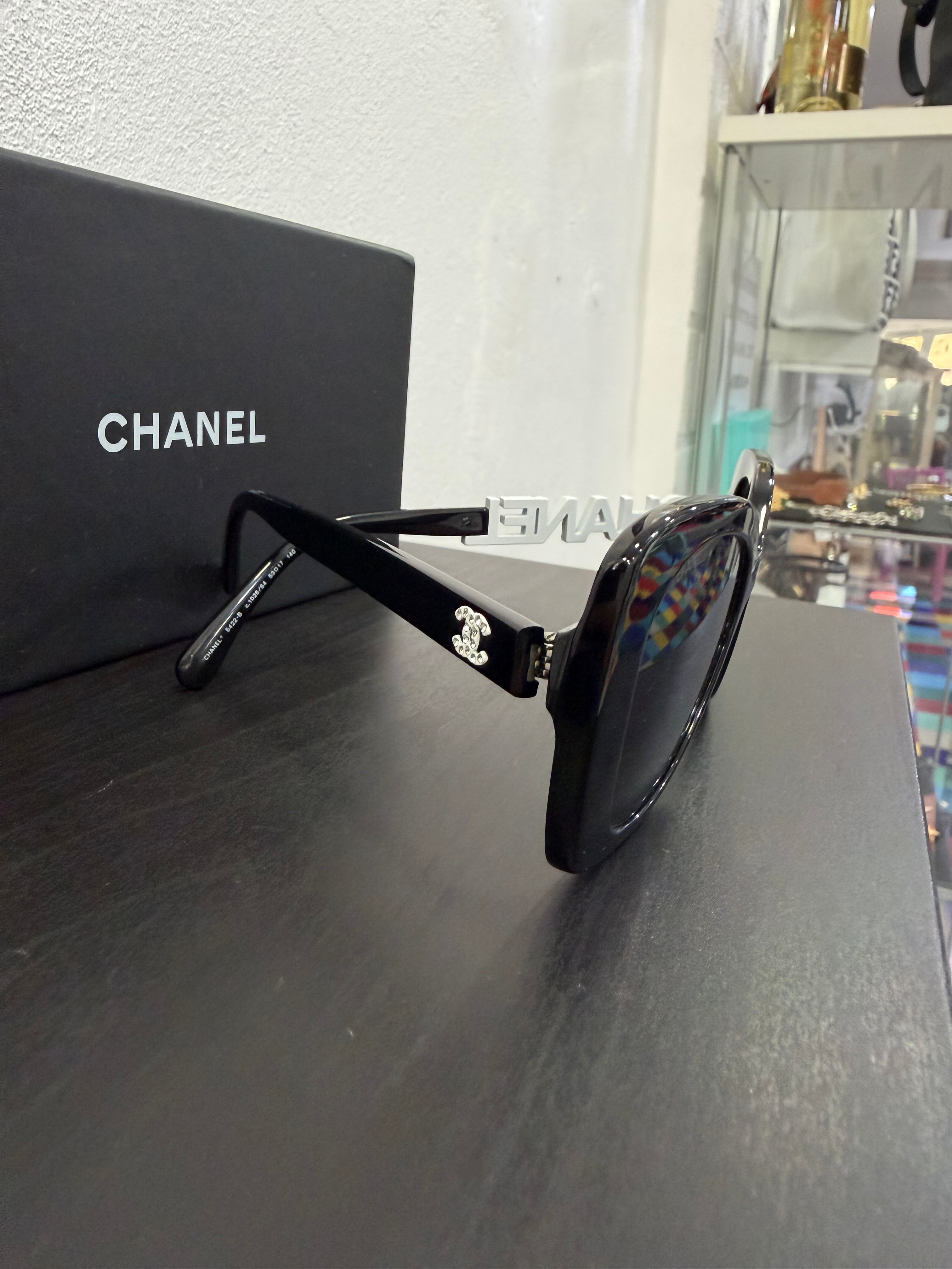 Chanel Occhiali da Sole Letters