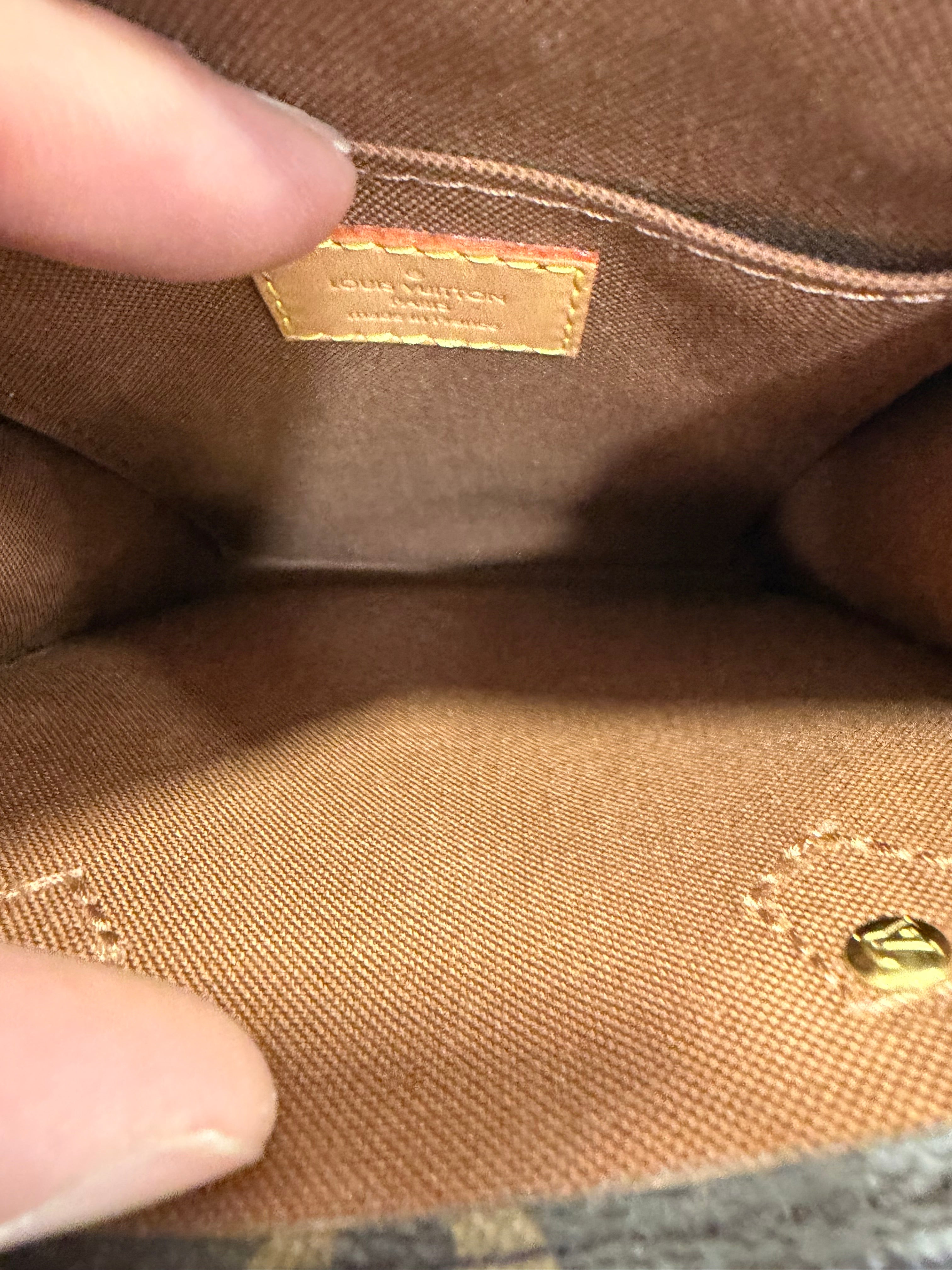 Louis Vuitton Petit Sac Plat