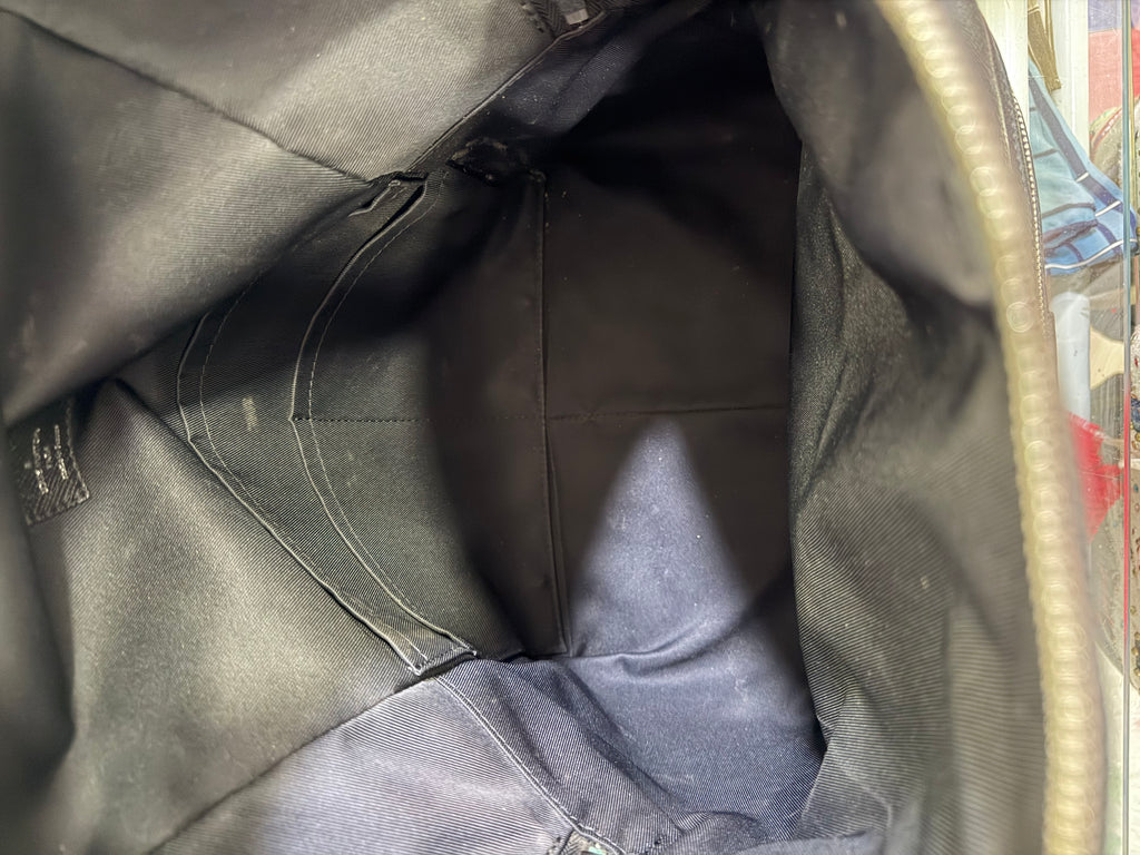 Louis Vuitton Discovery PM Taiga