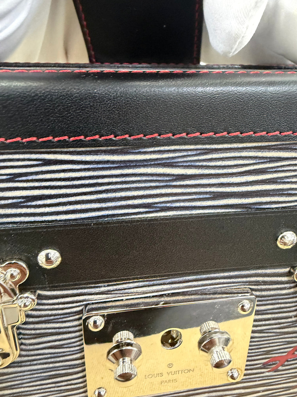 Louis vuitton Petit Malle in pelle Epi Blu con croci Rosse