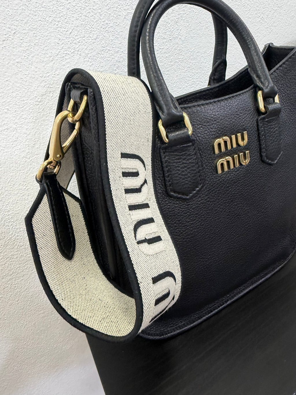 Miu Miu Borsa a tracolla in vitello Daino