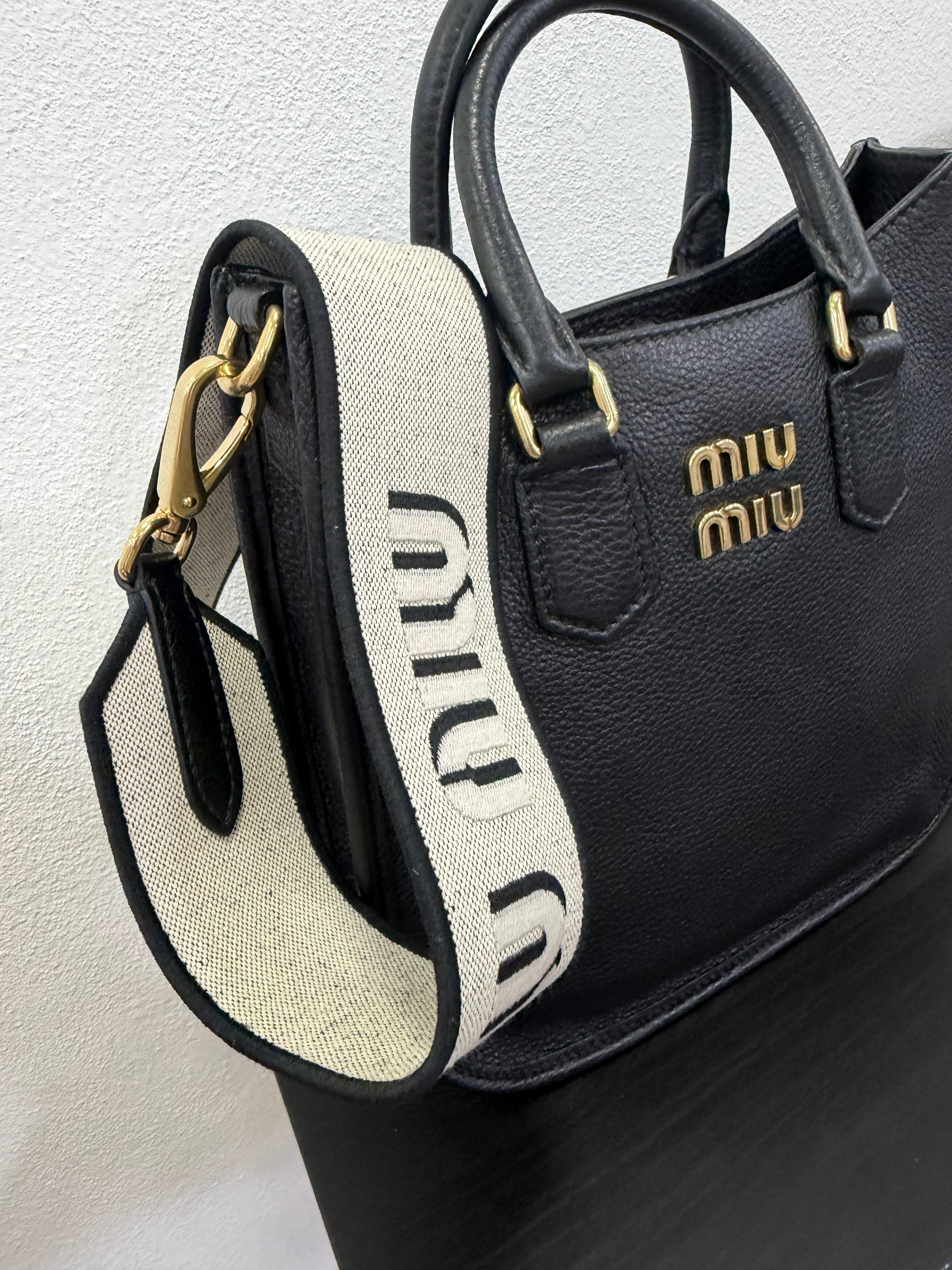 Miu Miu Borsa a tracolla in vitello Daino