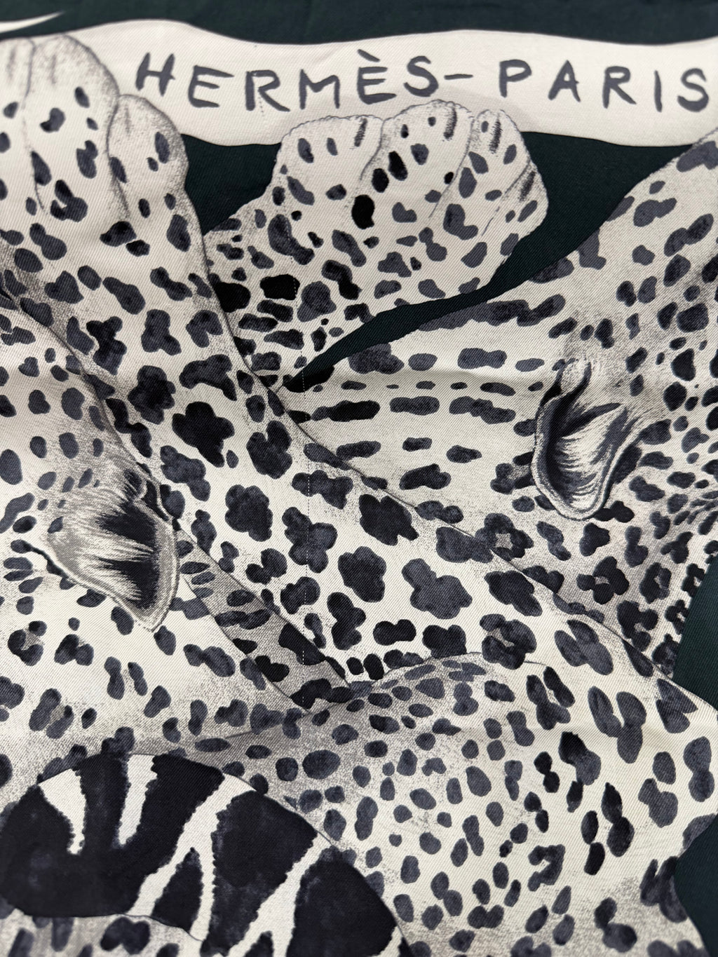 Hermès Carré 90 Lazy Leopardesses