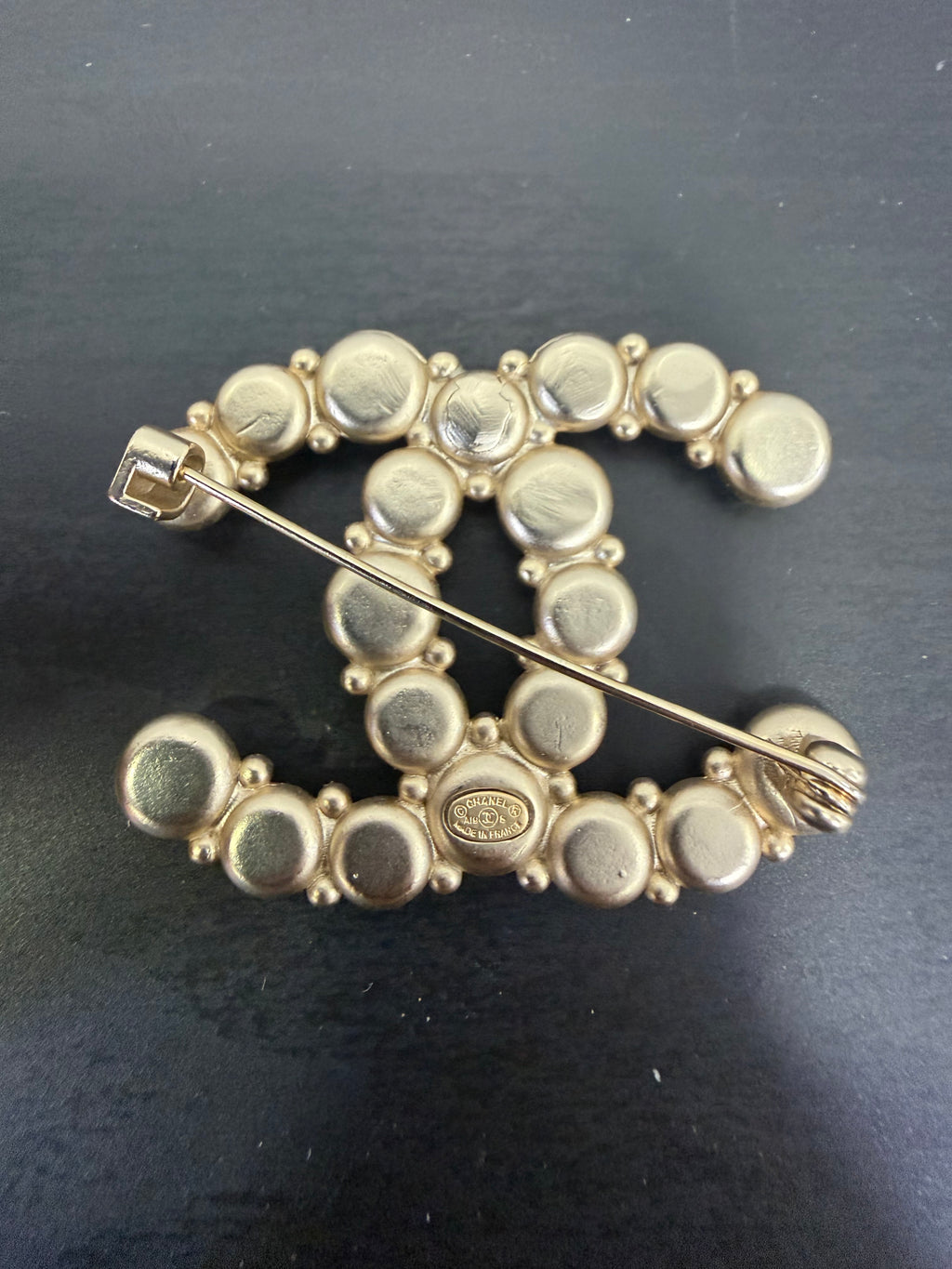 Chanel Spilla Perle e resina