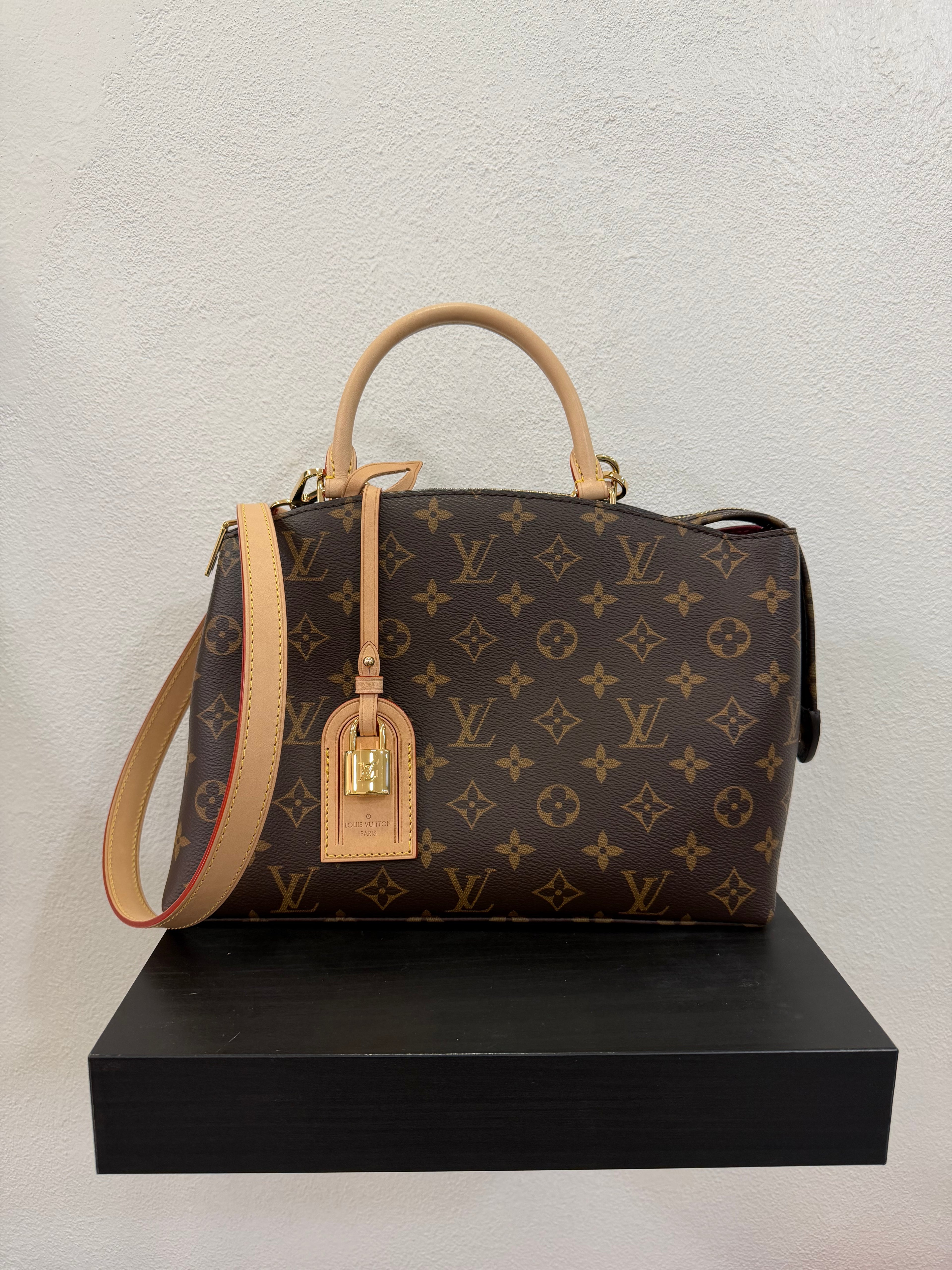 Louis Vuitton Petit Palais Monogram
