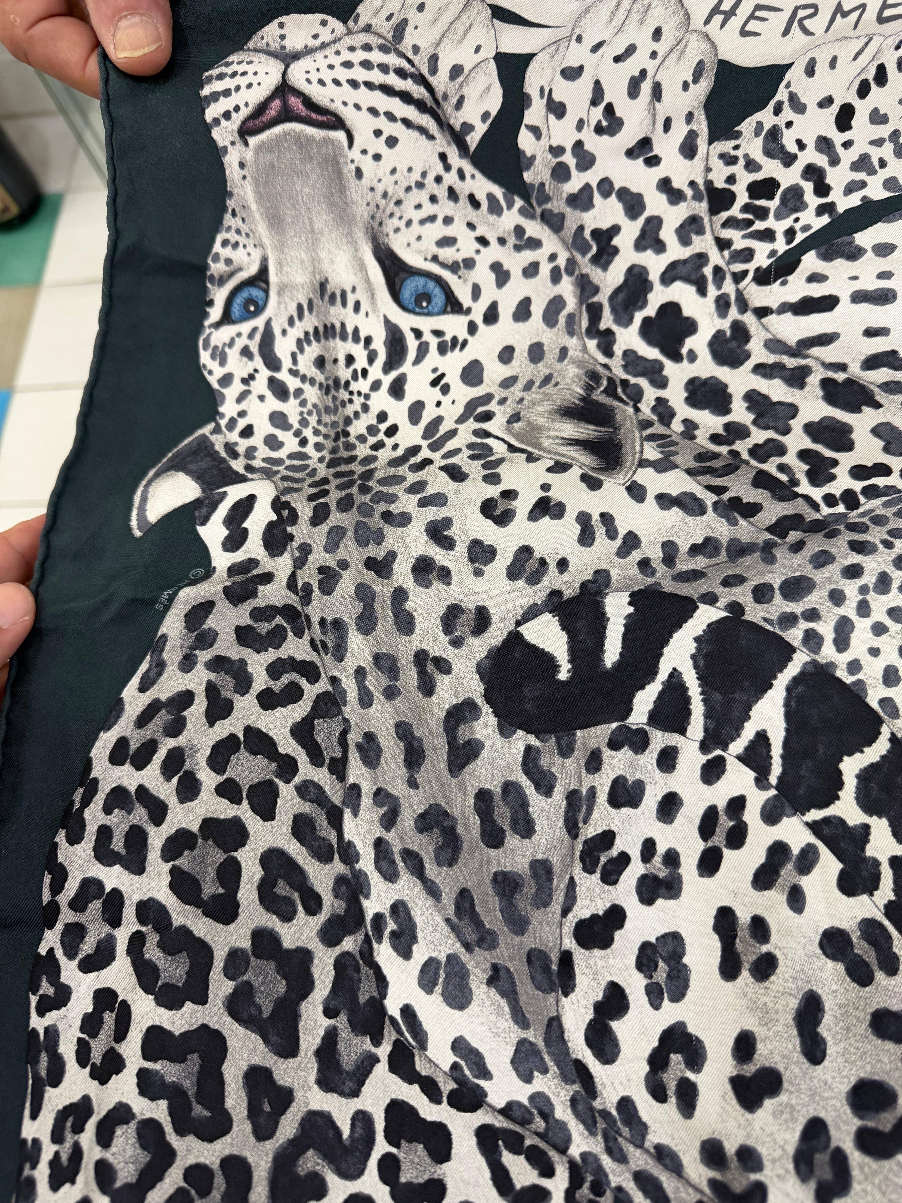 Hermès Carré 90 Lazy Leopardesses