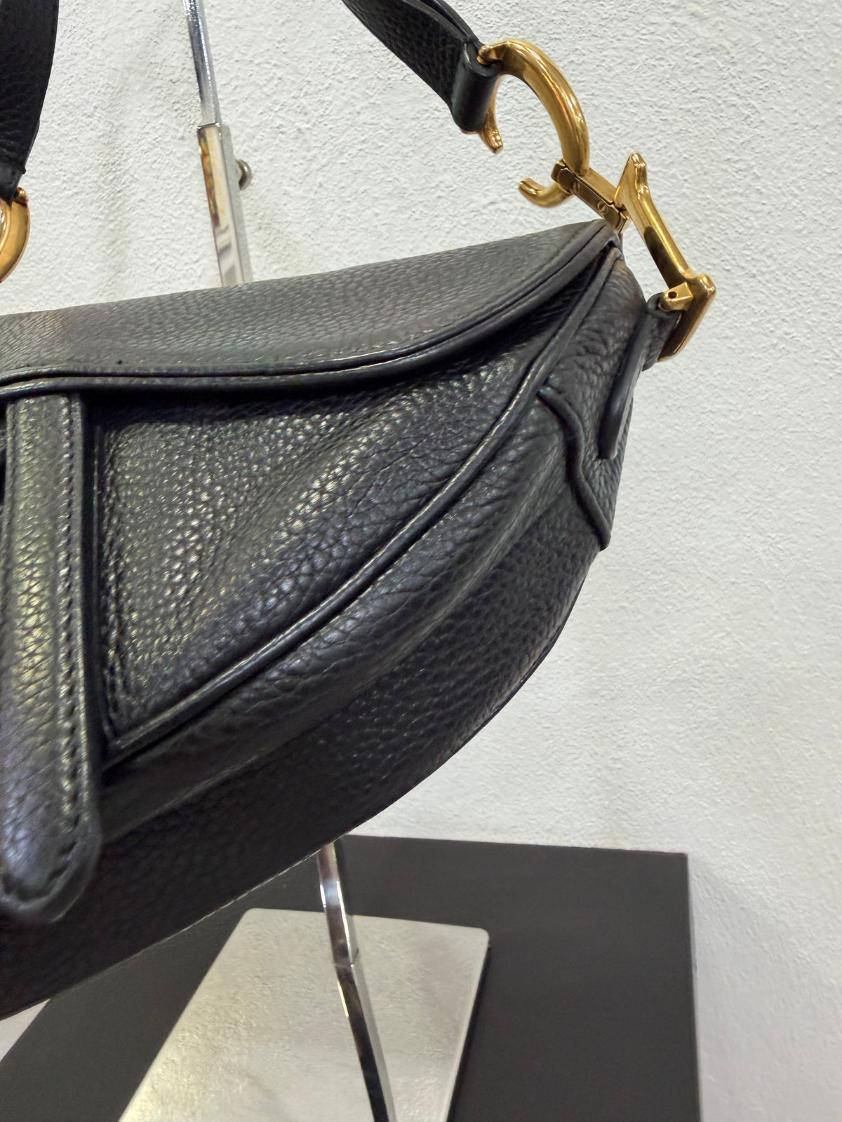 Christian Dior Saddle Nera in pelle granulata
