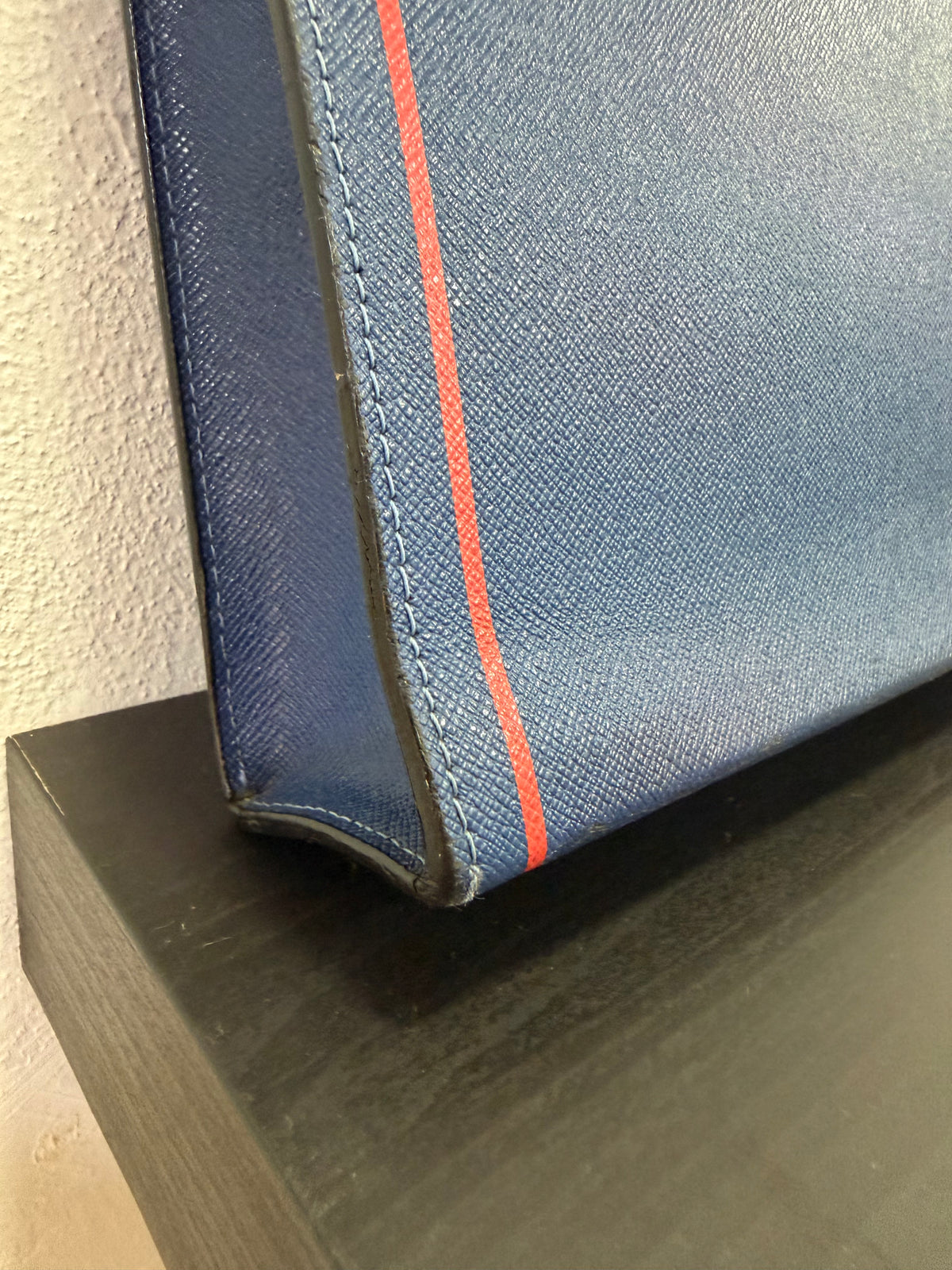 Louis Vuitton Voyage in pelle taiga blu elettrico