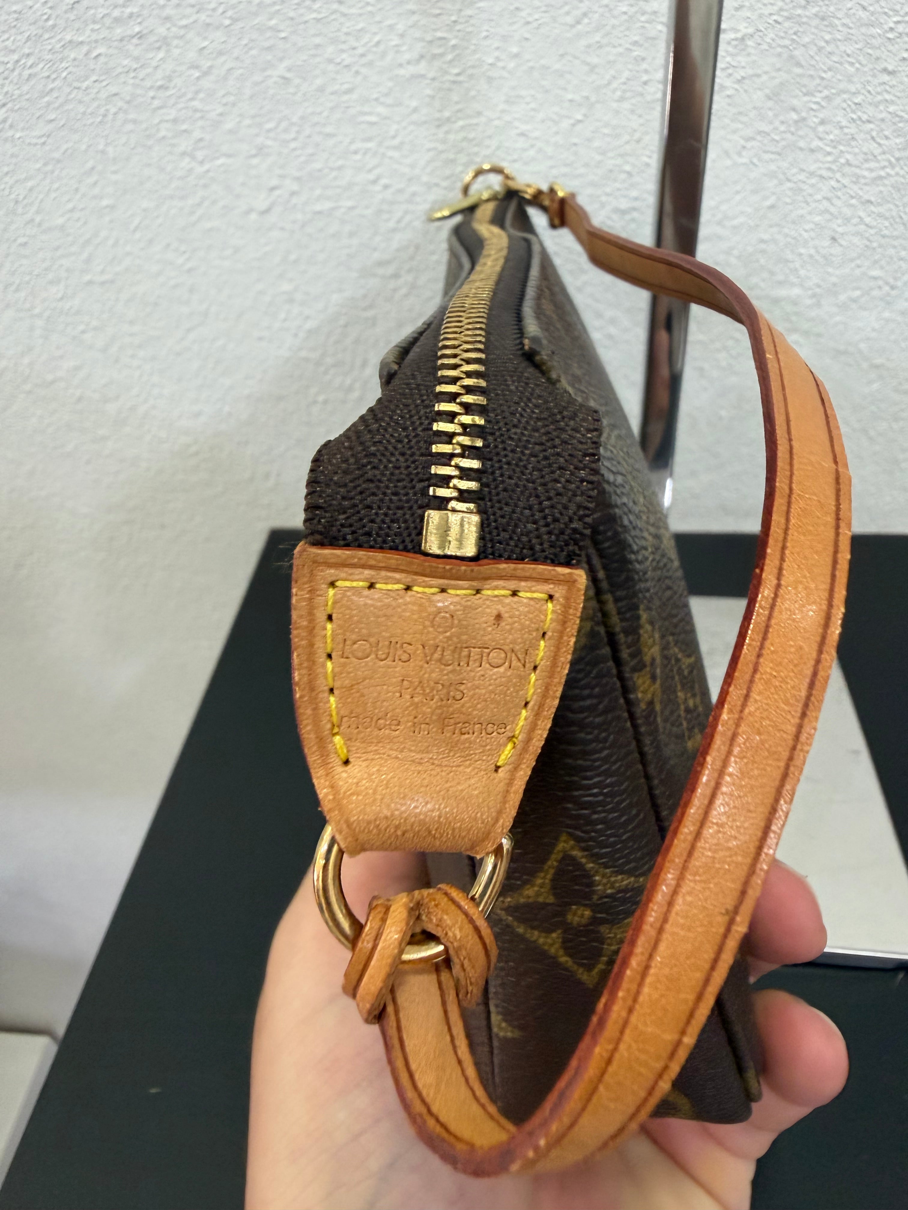 Louis Vuitton Pochette Accessoires