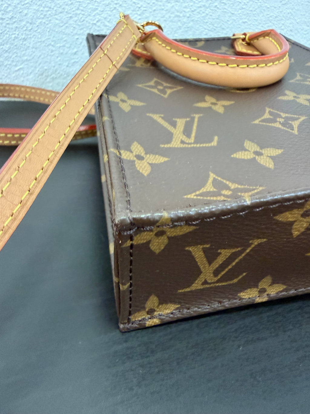 Louis Vuitton Petit Sac Plat
