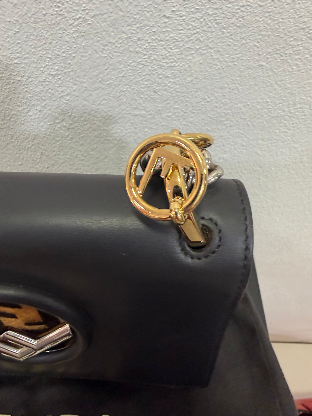 Fendi Kan I in pelle nera e velluto FF