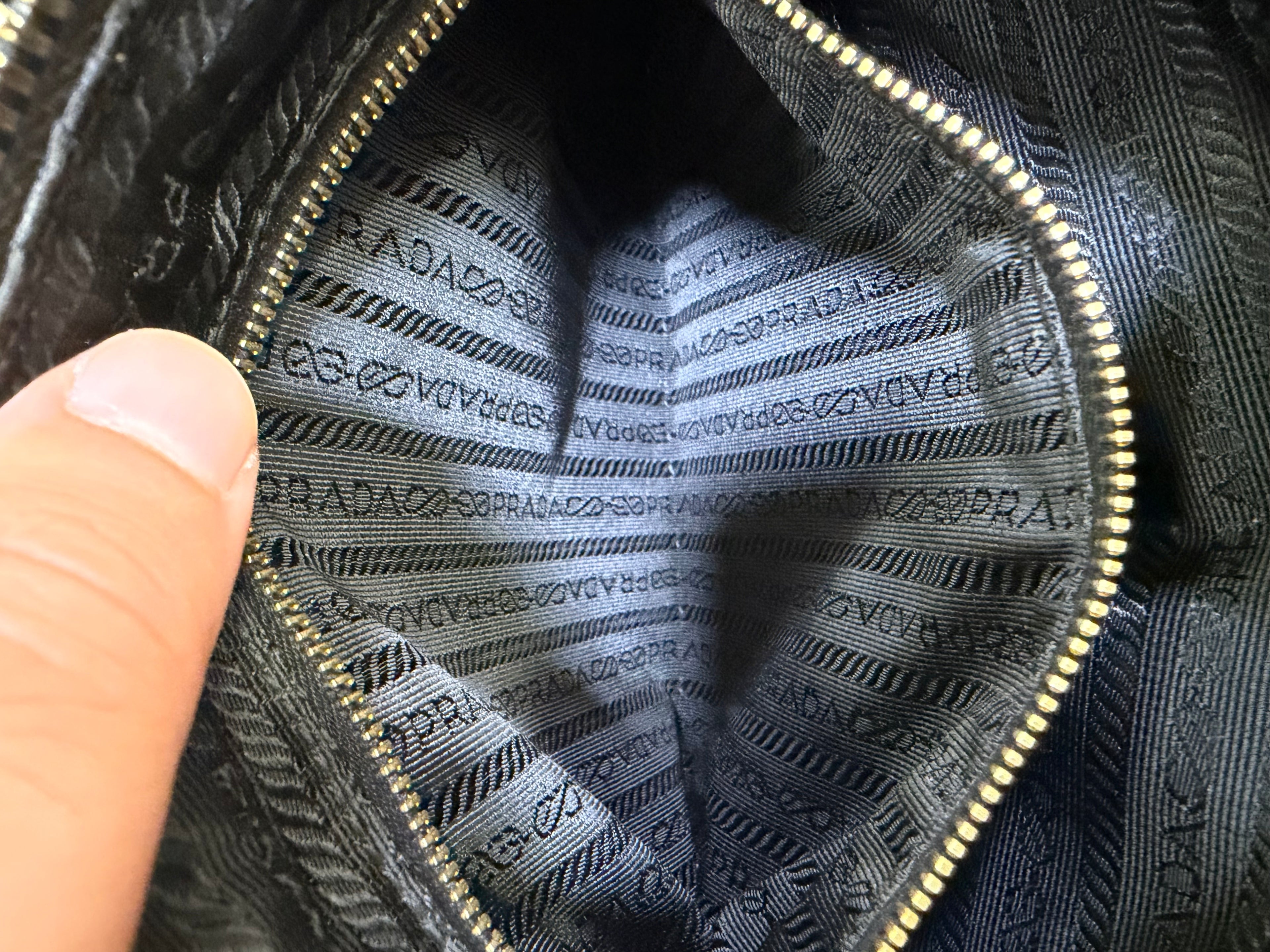 Prada Hobo Nylon e pelle spazzolata