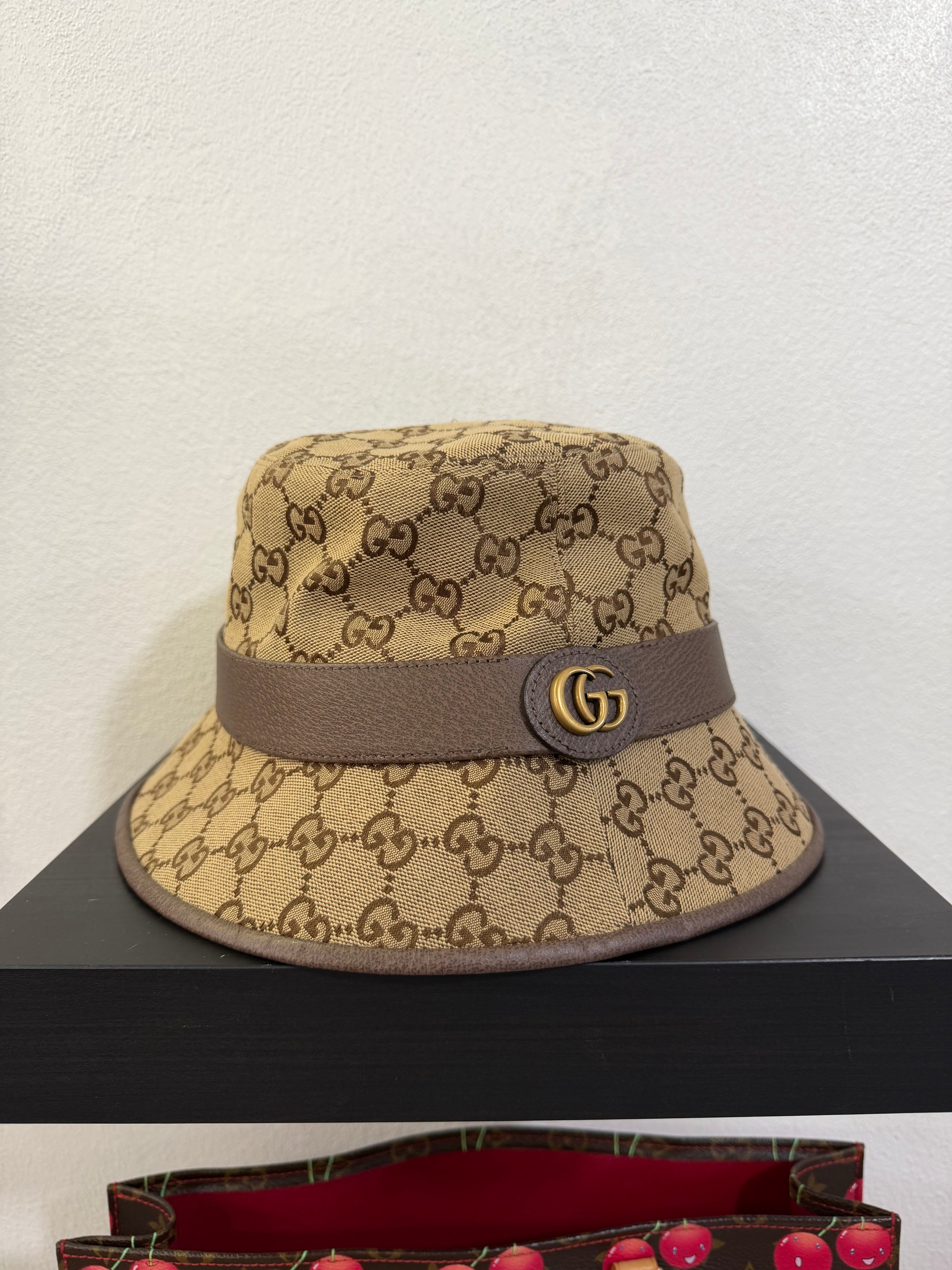 Gucci Bucket Hat GG Supreme