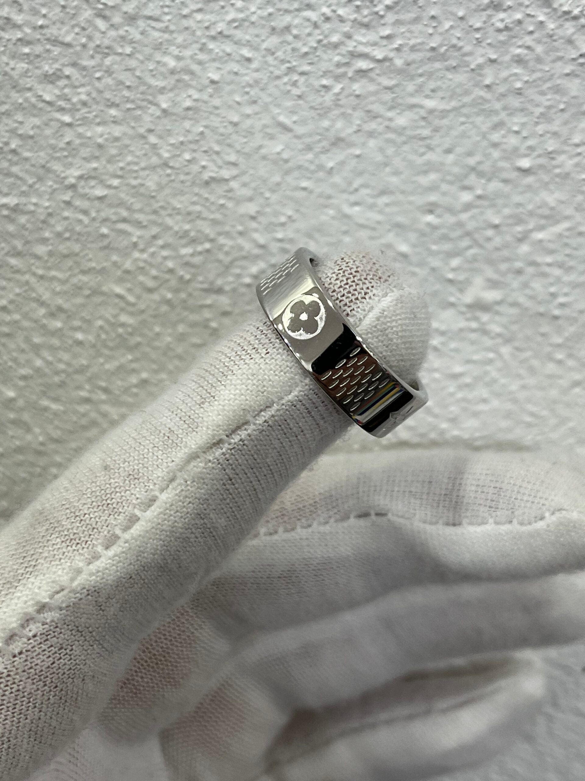 Louis Vuitton Anello Damier Staples