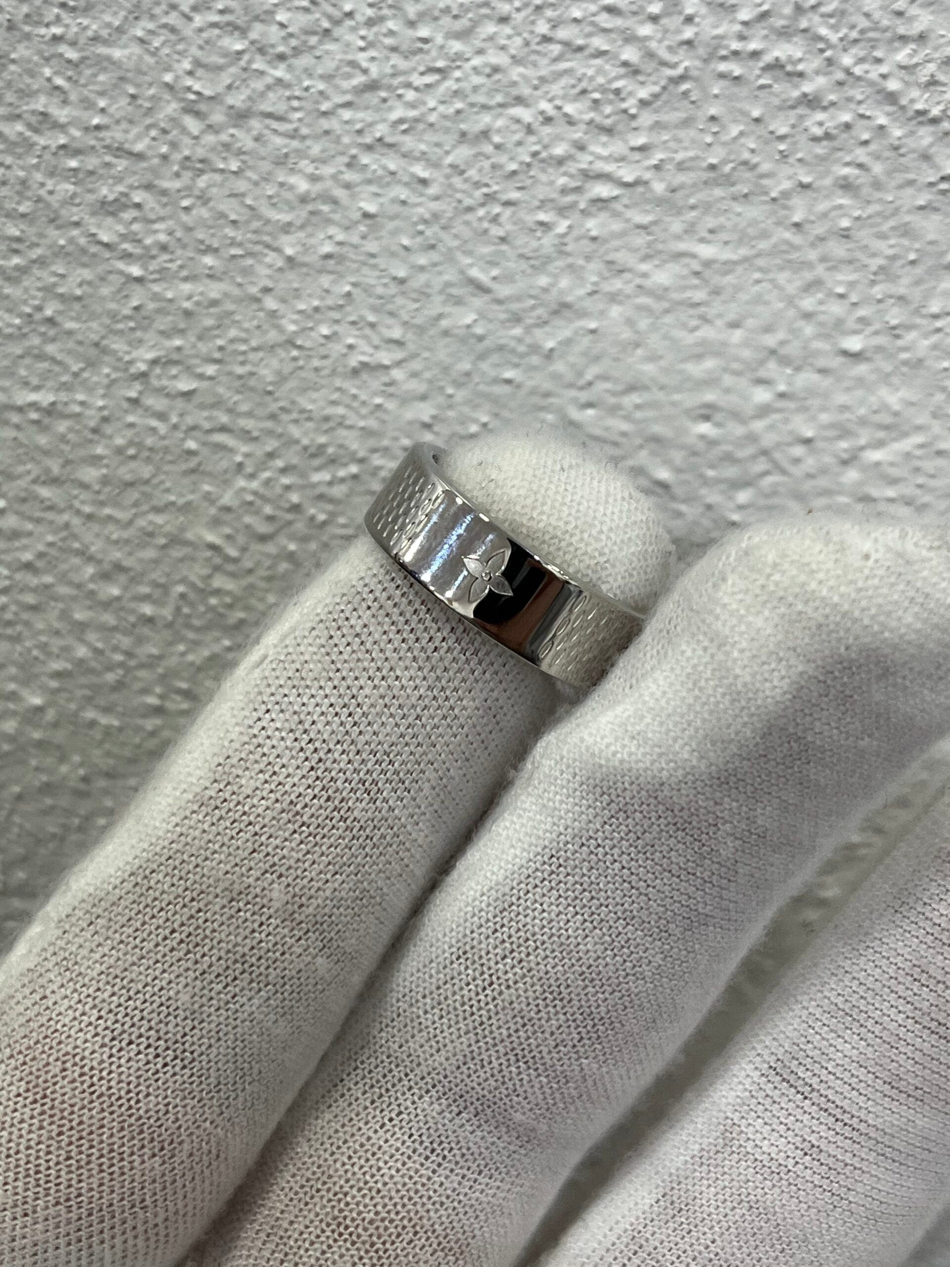 Louis Vuitton Anello Damier Staples
