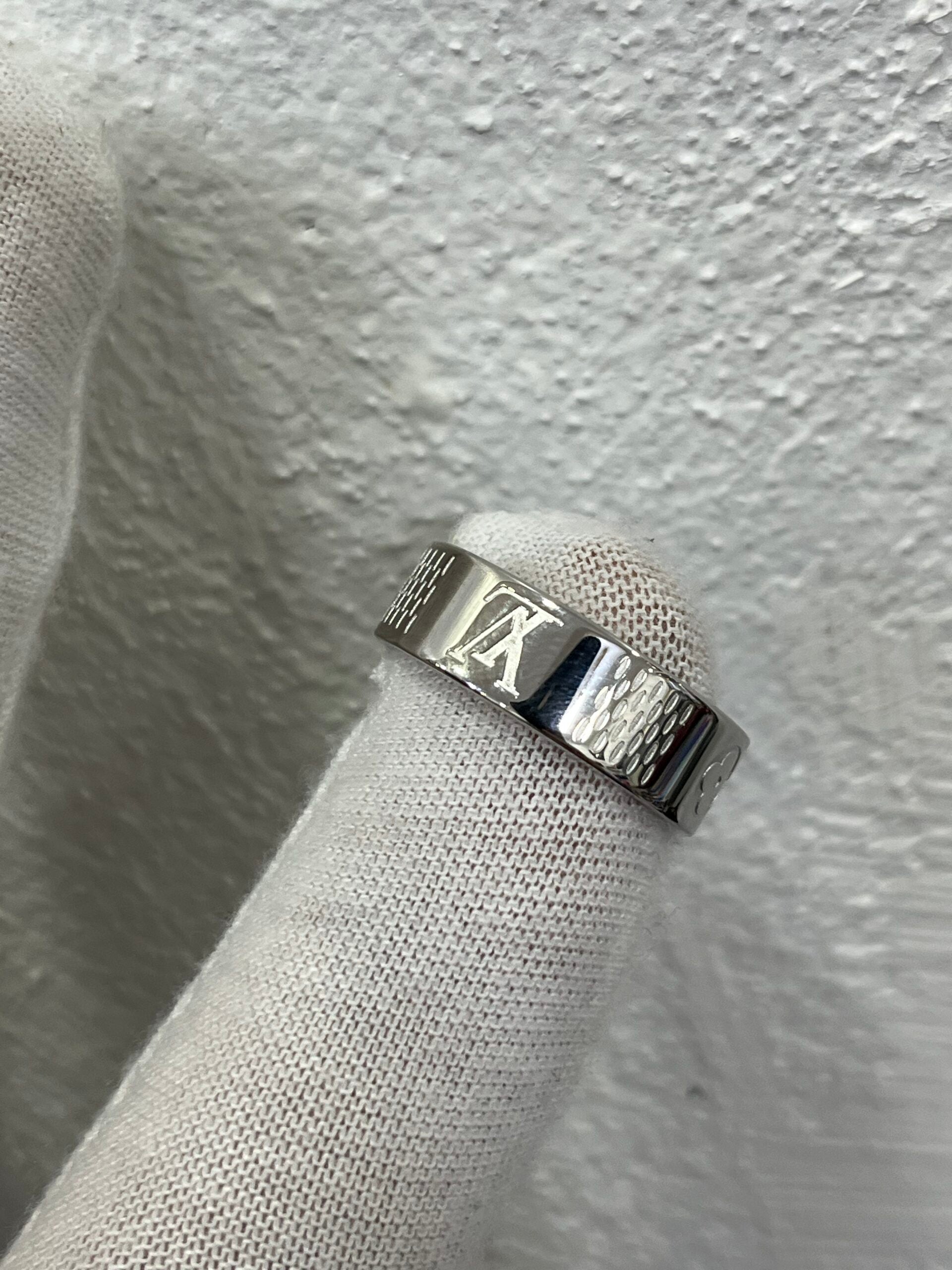 Louis Vuitton Anello Damier Staples