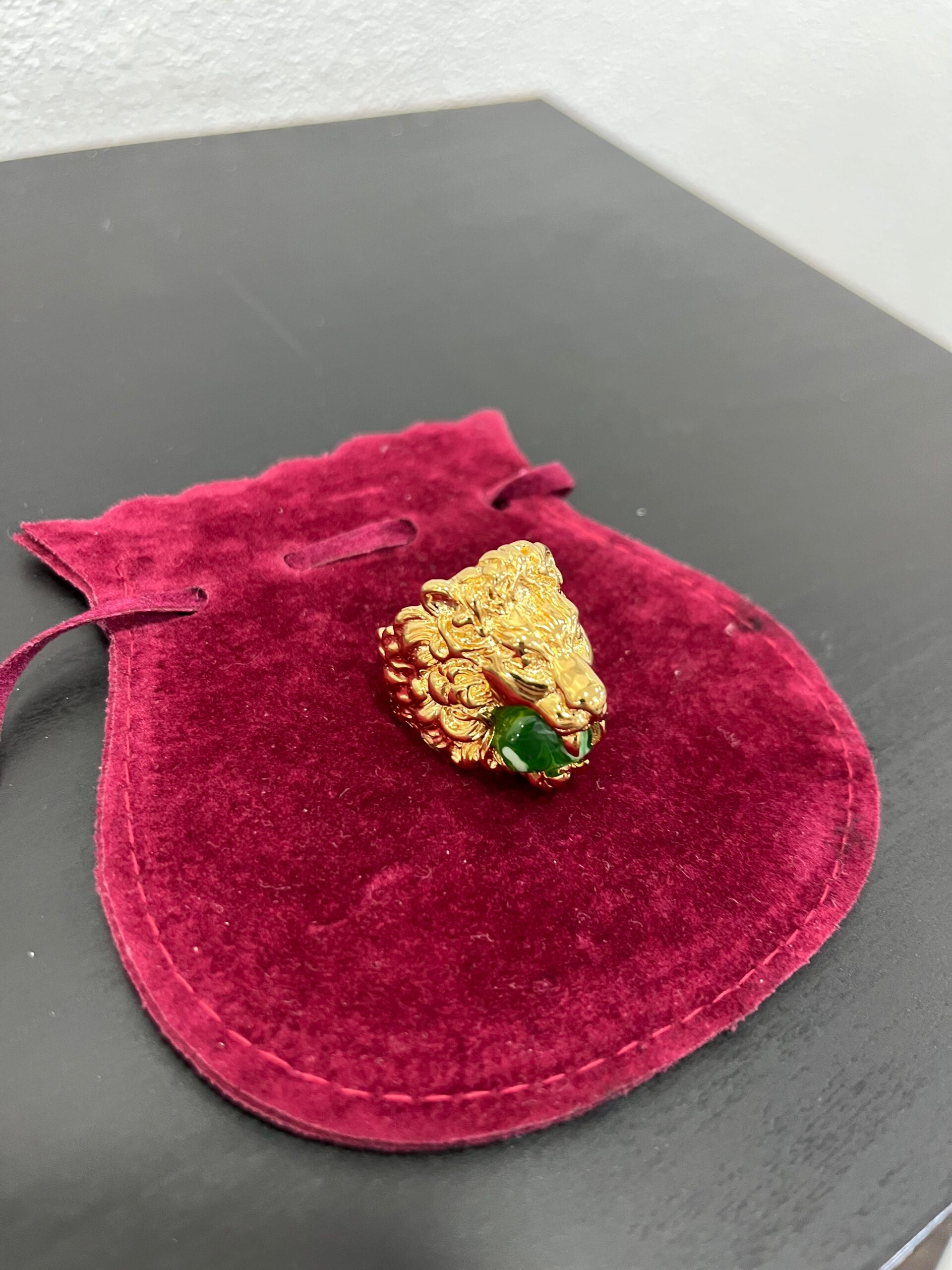 Gucci Anello Leone con pietra