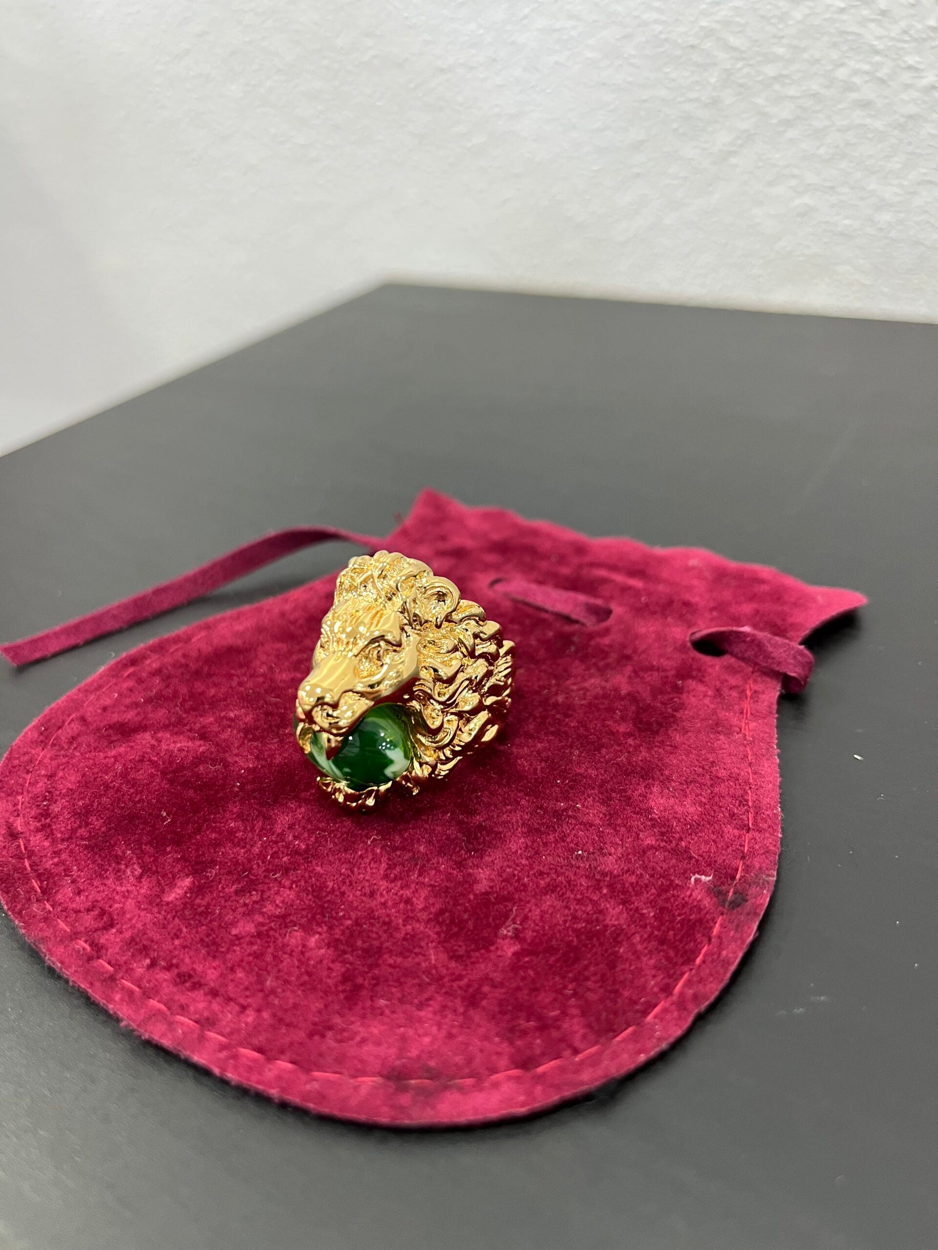 Gucci Anello Leone con pietra