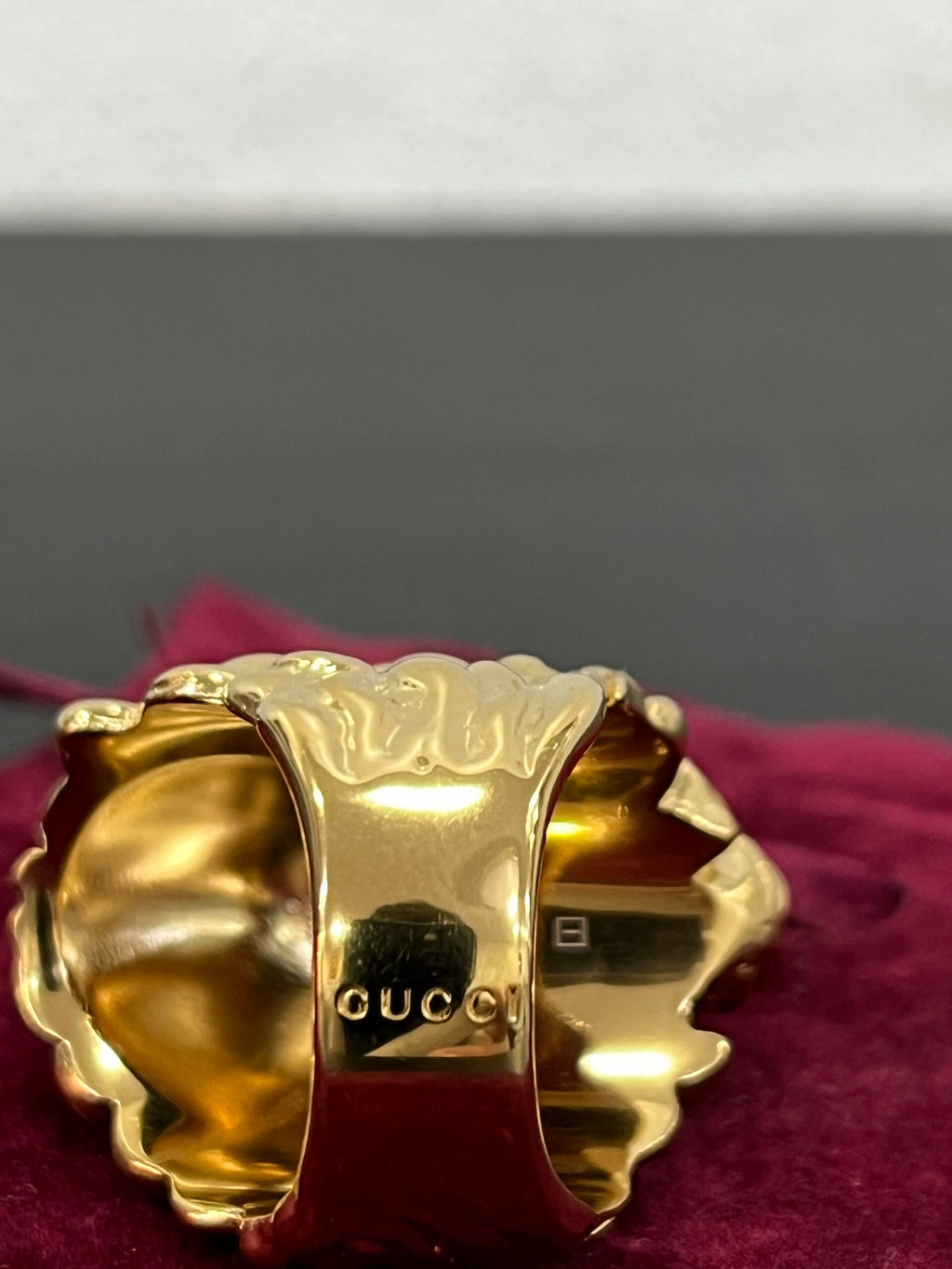 Gucci Anello Leone con pietra