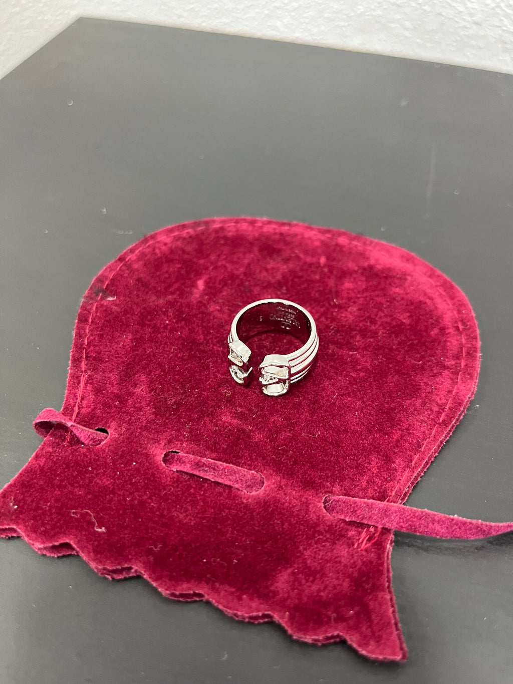Valentino Anello V logo