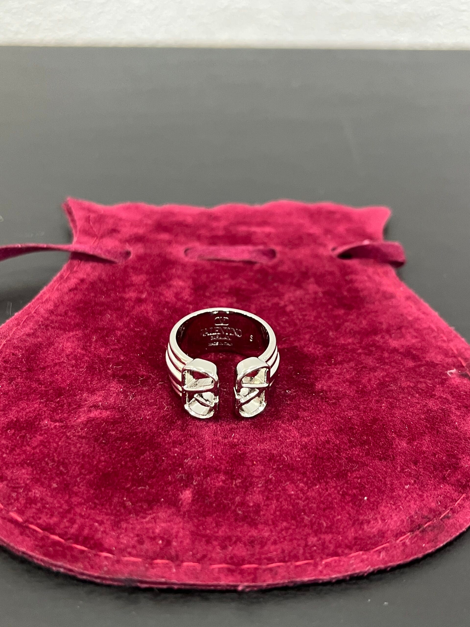 Valentino Anello V logo
