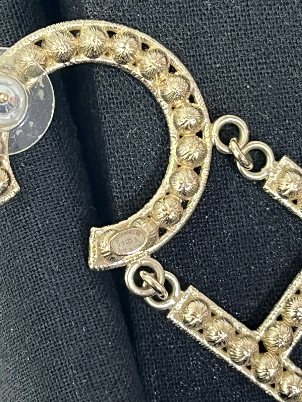 Chanel Orecchini pendenti con Lettere e cristalli