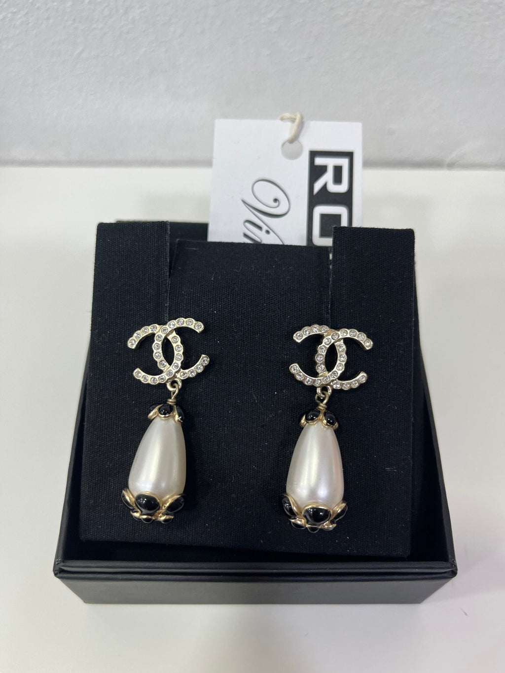 Chanel Orecchini Pendenti con perla e strass