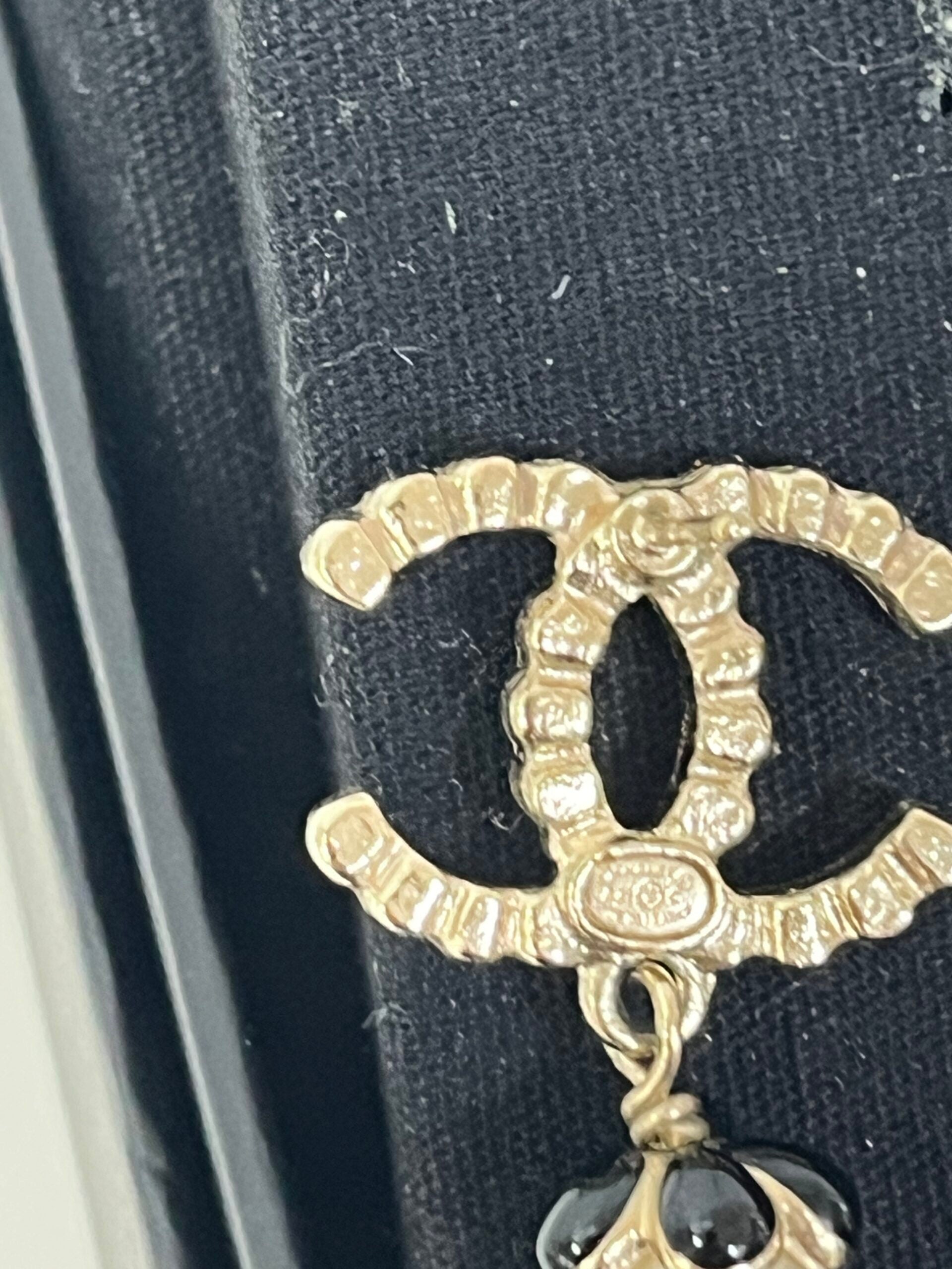 Chanel Orecchini Pendenti con perla e strass