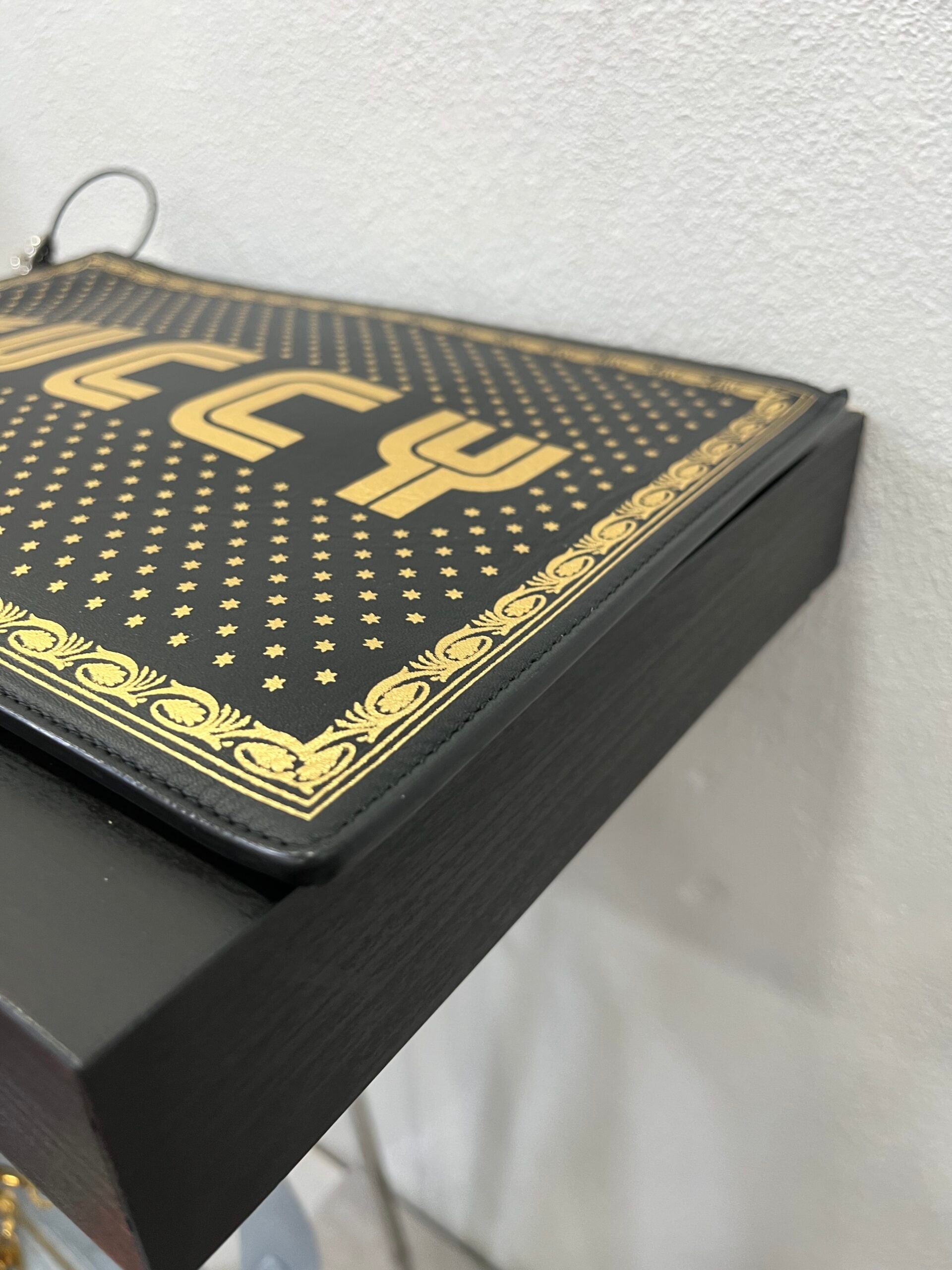 Gucci Clutch Magnetismo 'Guccy'