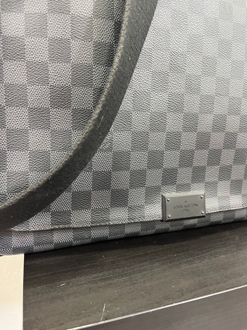 Louis Vuitton Messenger in Damier Graphite