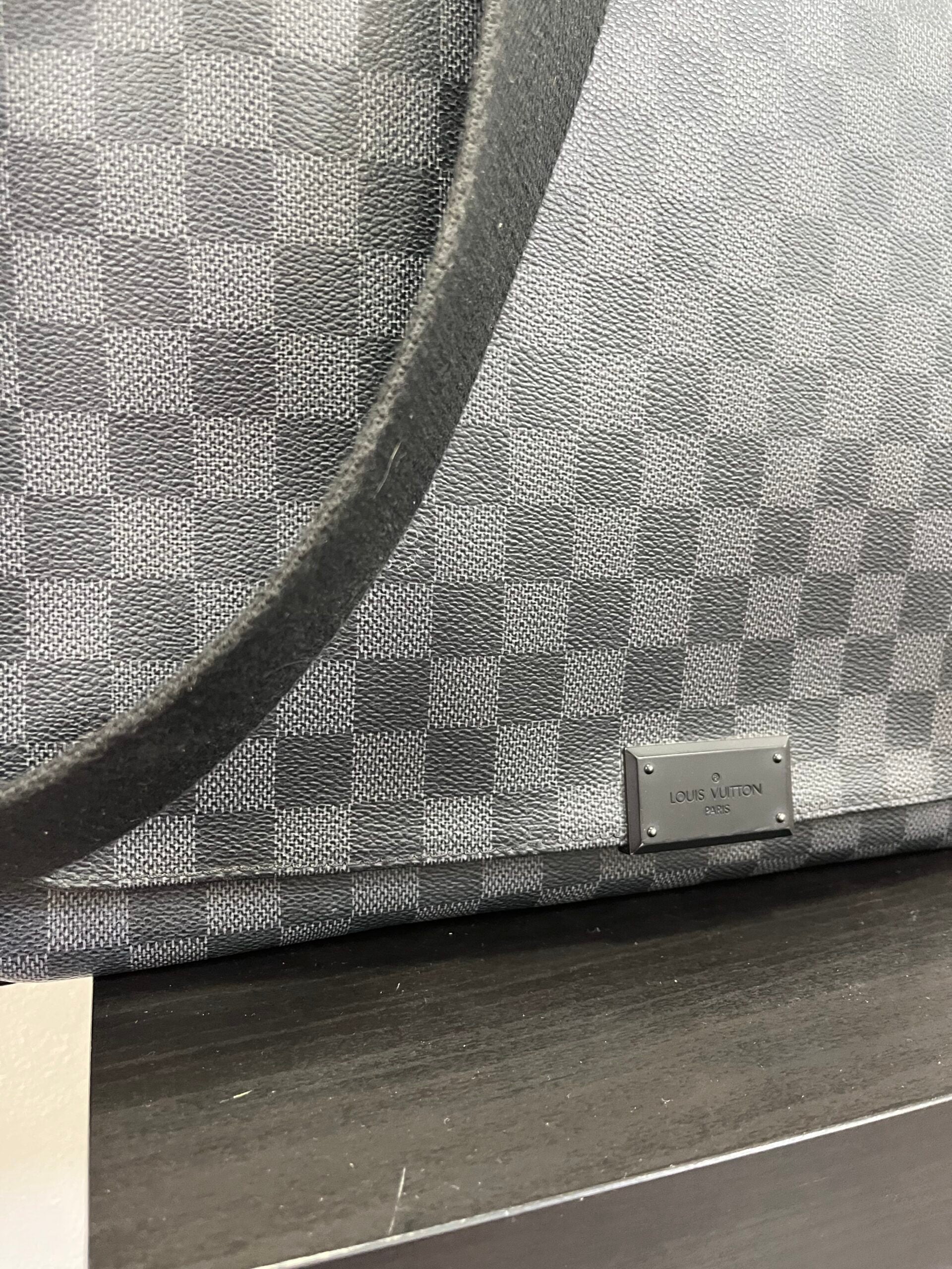 Louis Vuitton Messenger in Damier Graphite