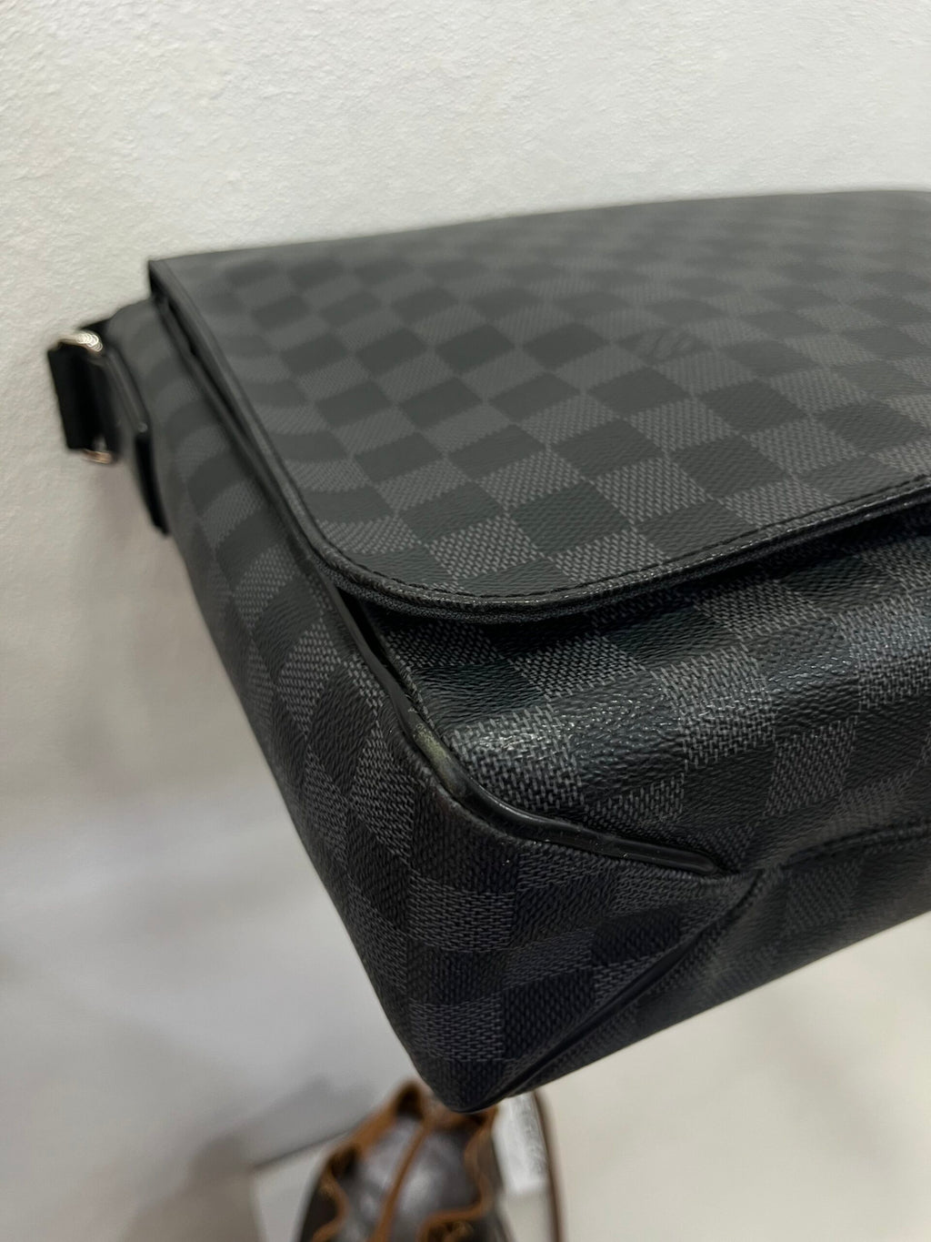Louis Vuitton Messenger in Damier Graphite