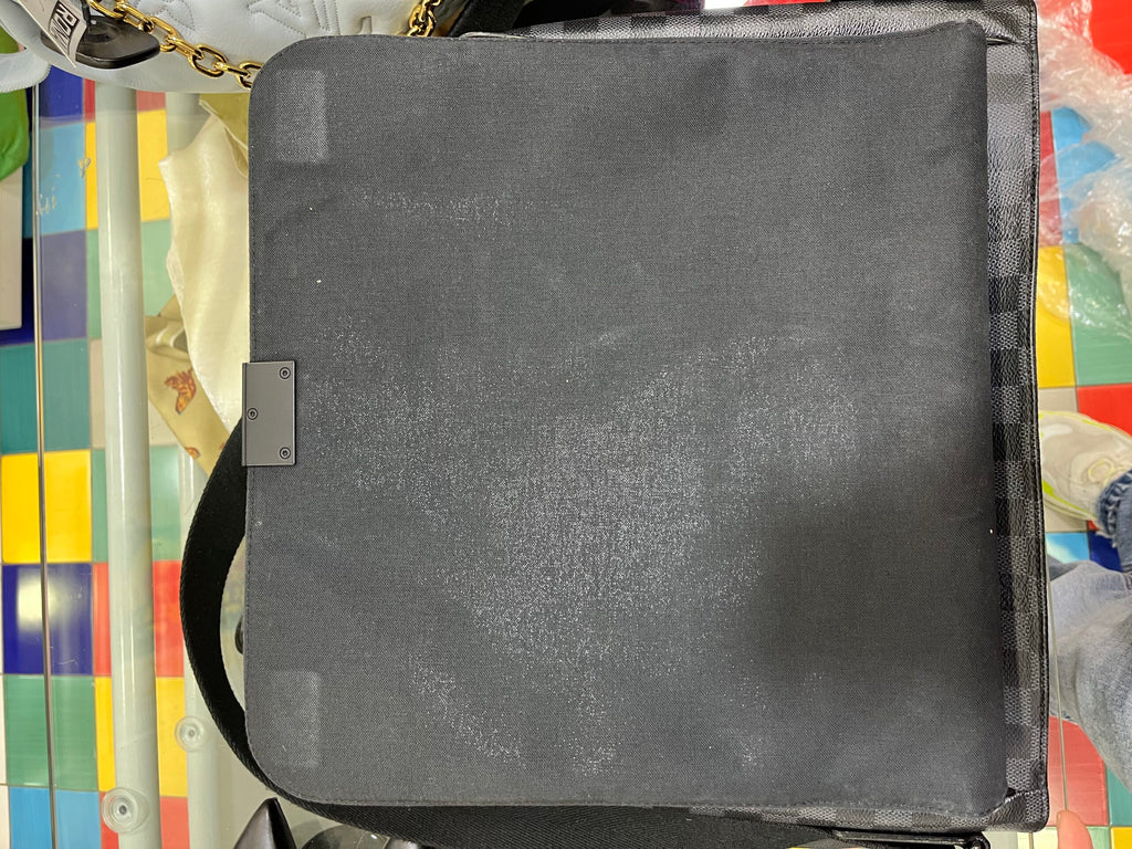 Louis Vuitton Messenger in Damier Graphite