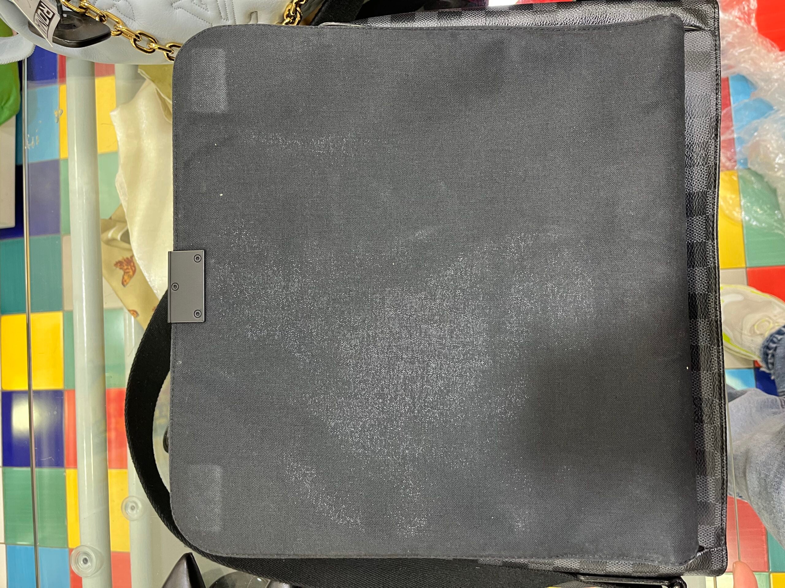 Louis Vuitton Messenger in Damier Graphite
