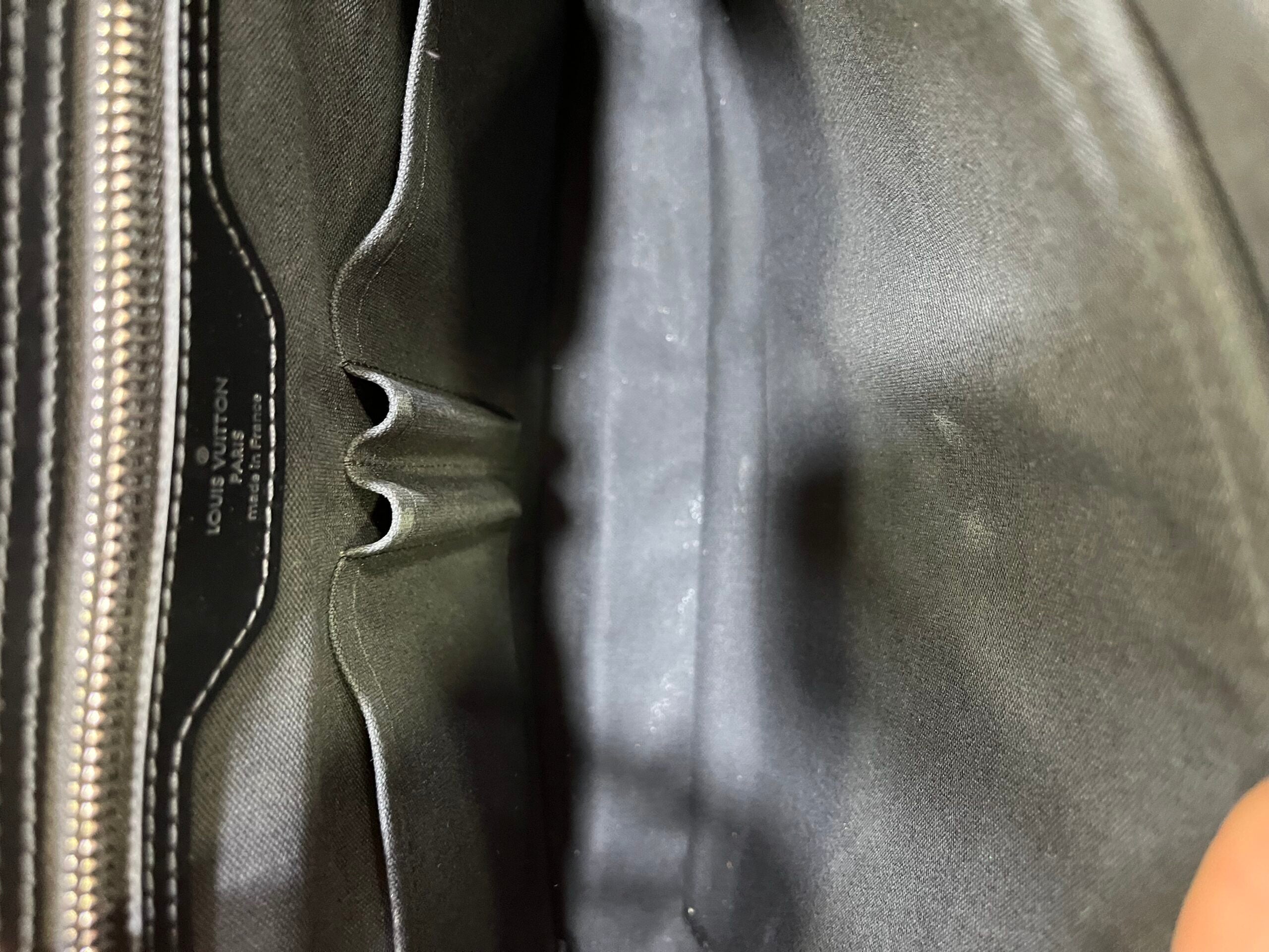 Louis Vuitton Messenger in Damier Graphite
