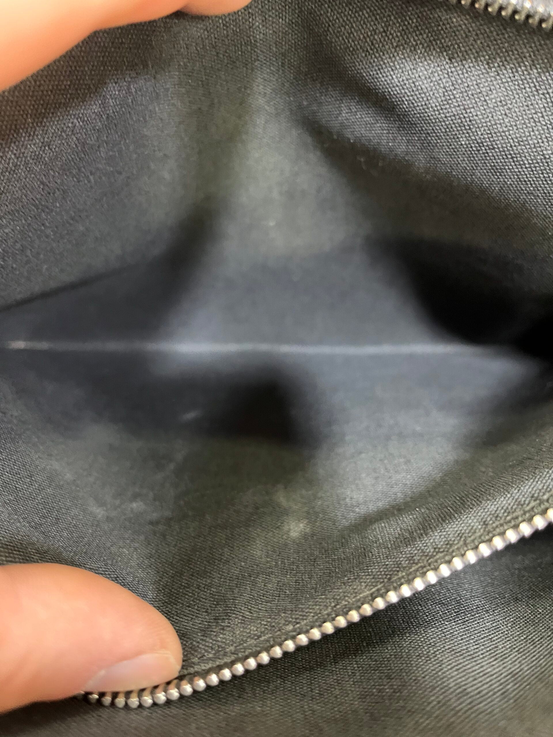 Louis Vuitton Messenger in Damier Graphite
