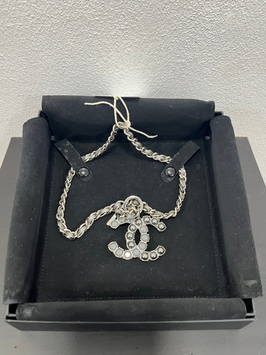 Chanel Collana CC con perle Antracite e pietre