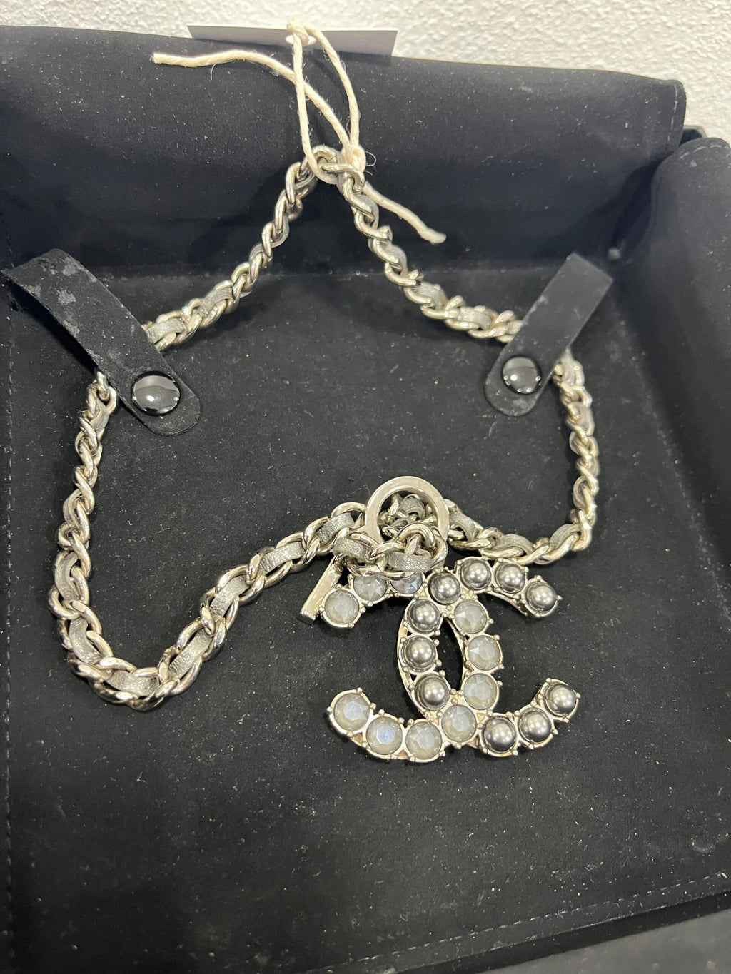 Chanel Collana CC con perle Antracite e pietre
