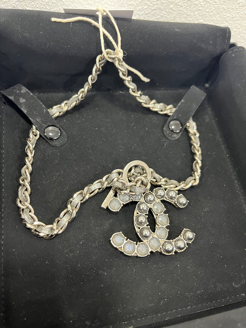 Chanel Collana CC con perle Antracite e pietre