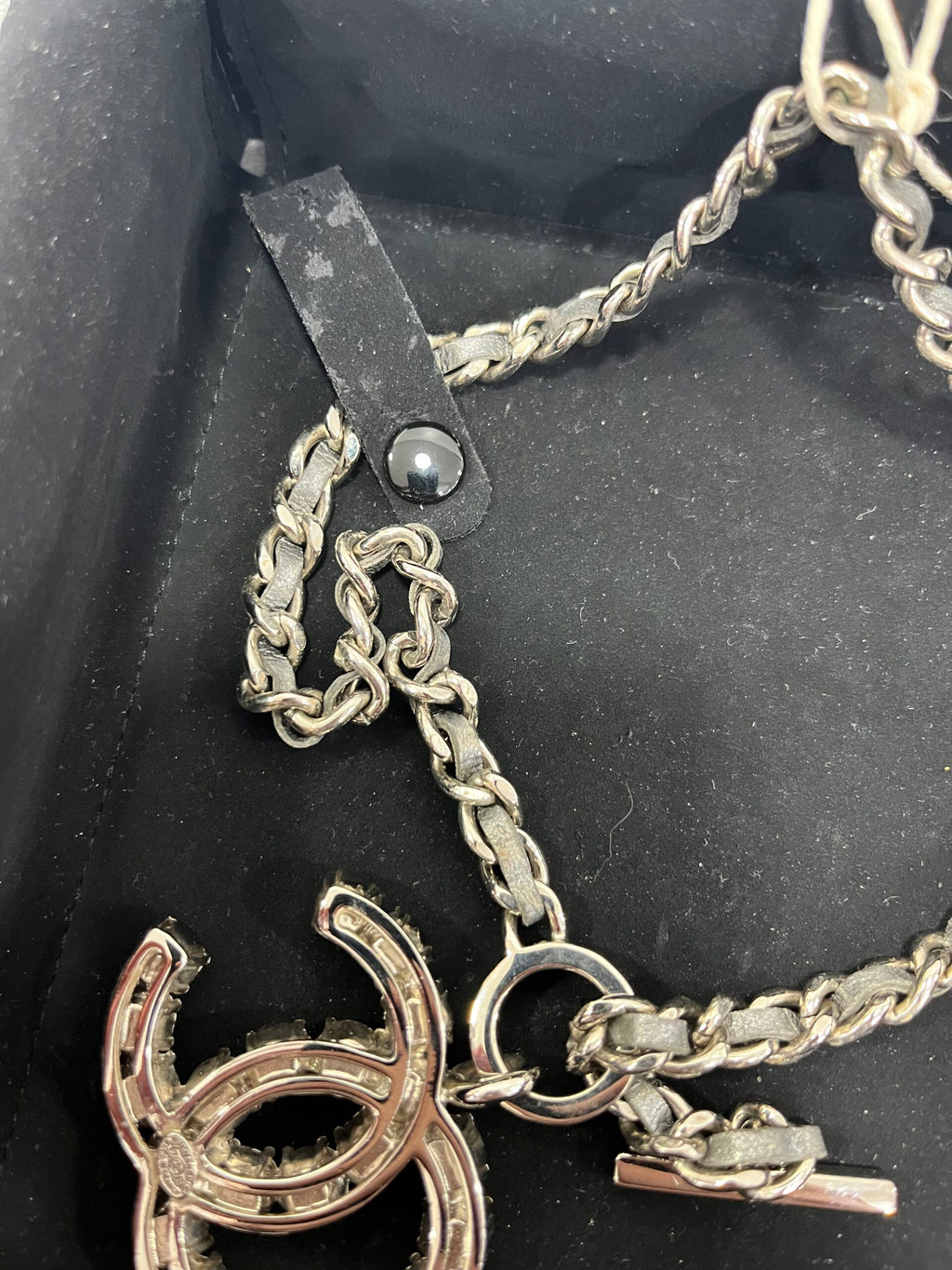 Chanel Collana CC con perle Antracite e pietre