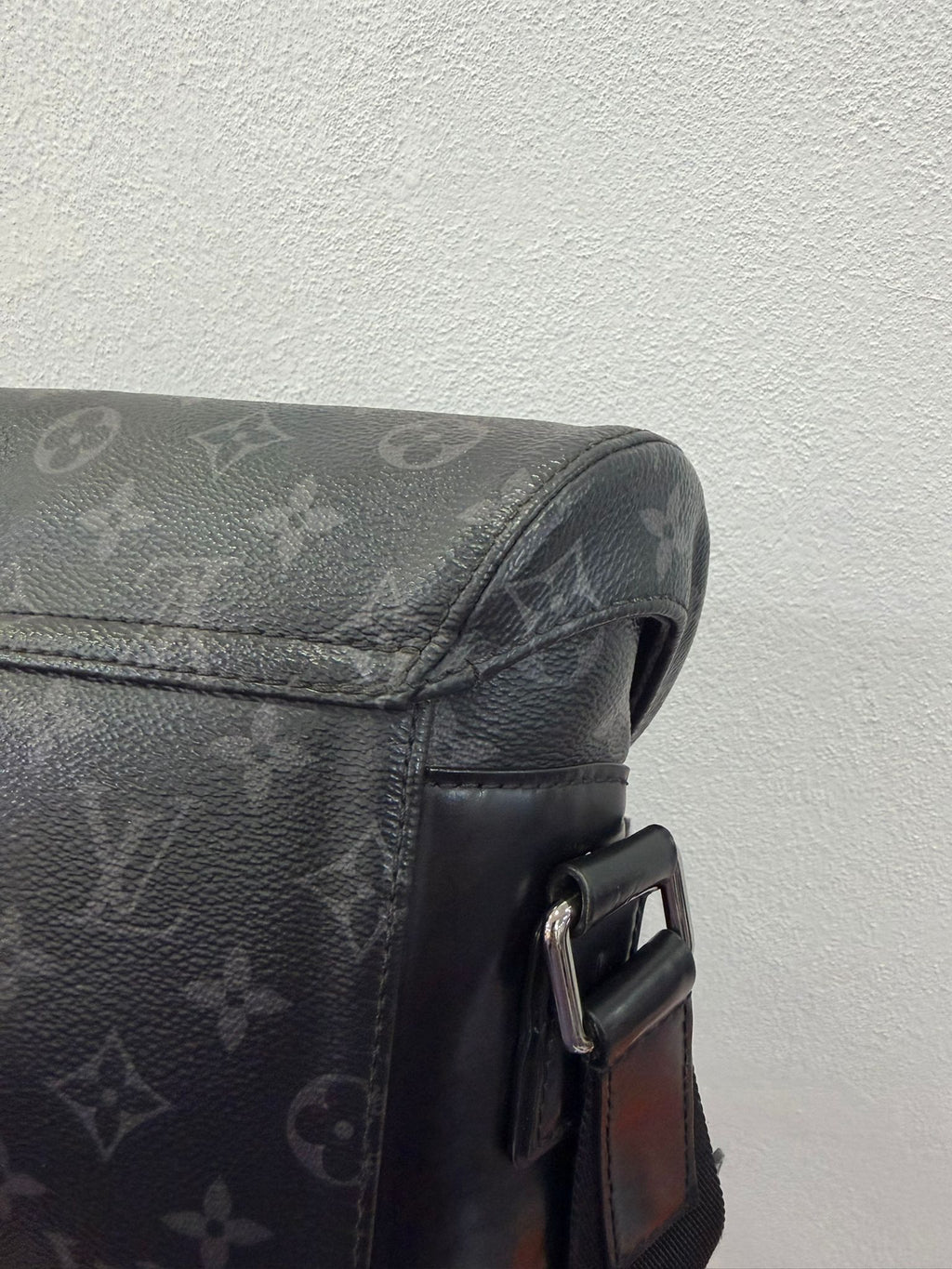 Louis Vuitton Messenger Voyage monogram eclipse