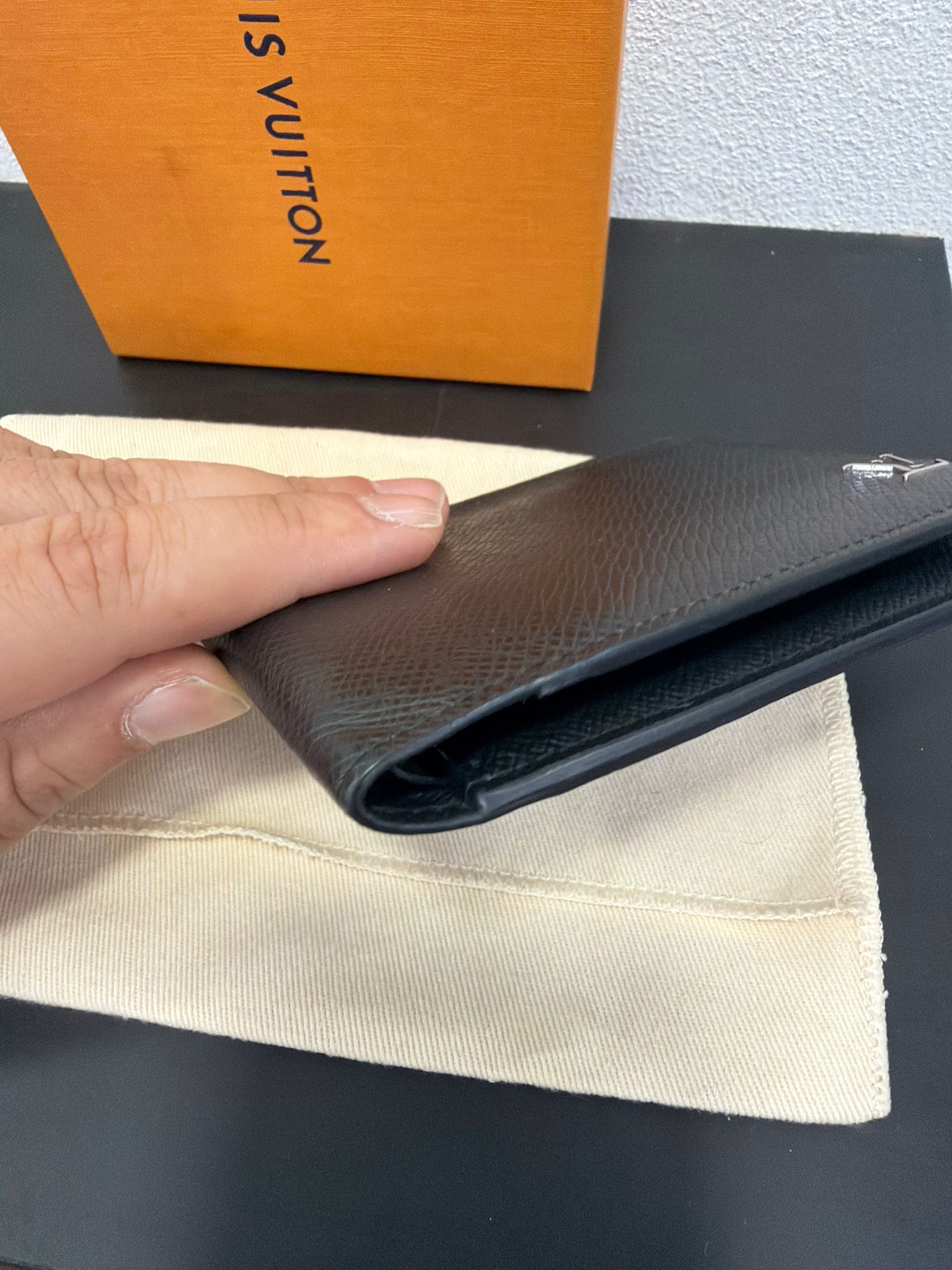 Louis Vuitton Portafogli Multiple in pelle Taiga