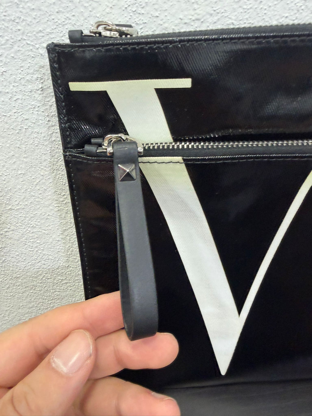 Valentino Garavani Pochette in pelle lucida con Logo
