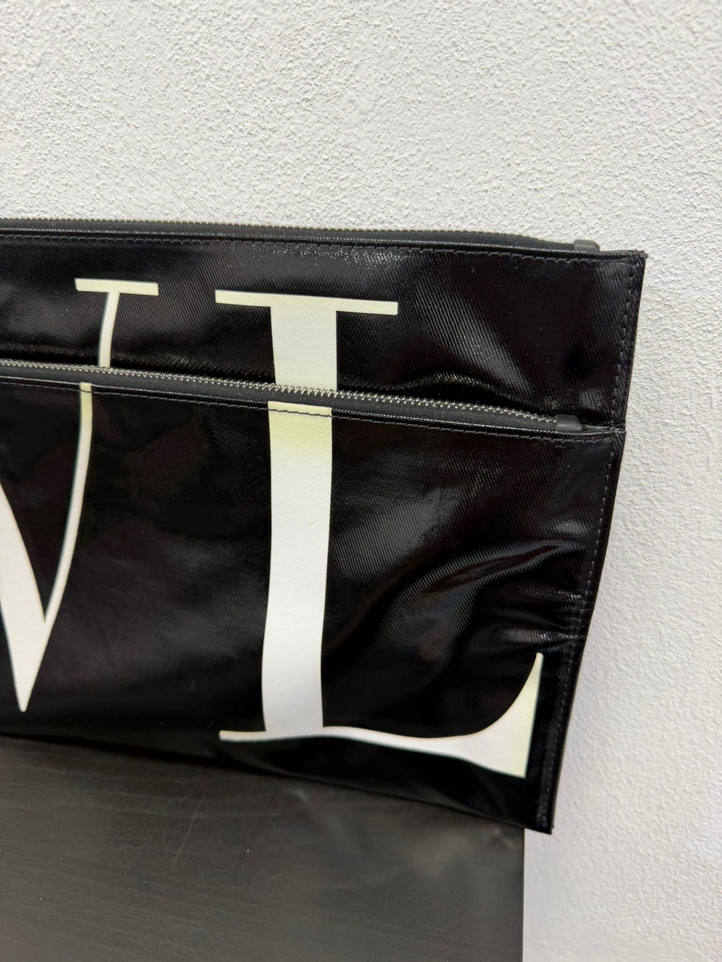 Valentino Garavani Pochette in pelle lucida con Logo